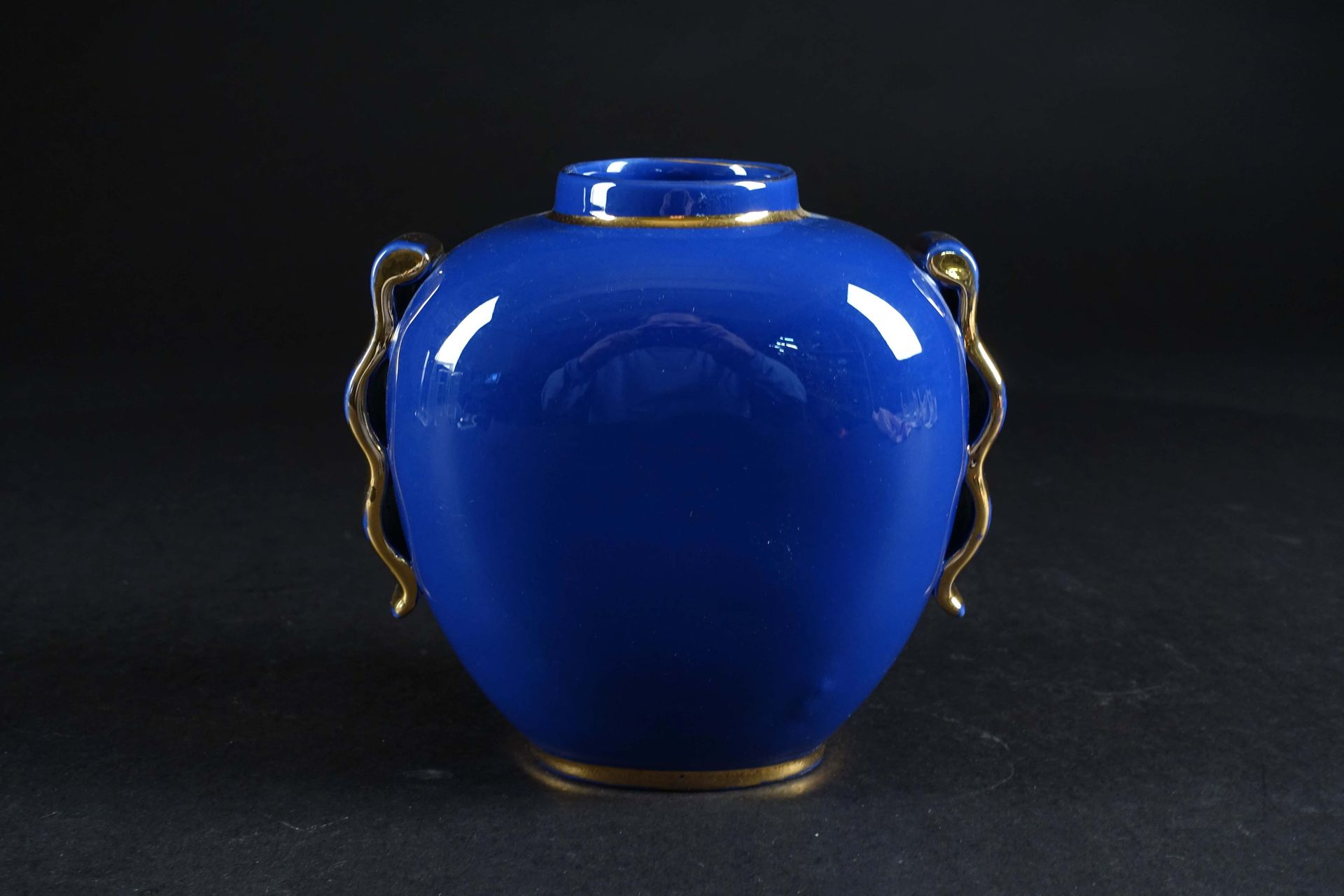 Boch-Kéramis. Art Deco vase, flattened form, with two large folded handles. Eart&hellip;