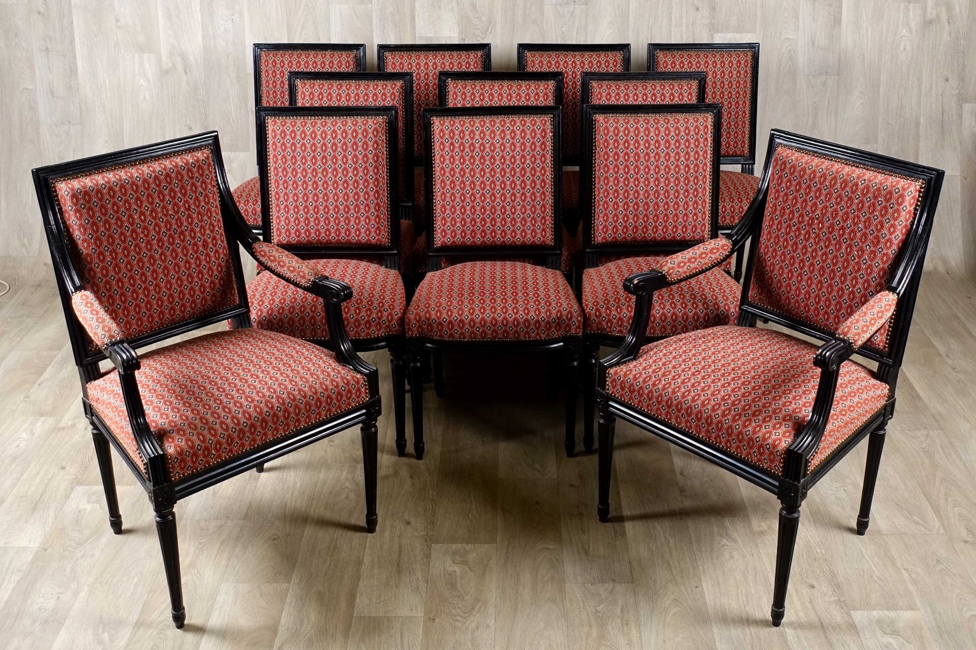 Suite de dix chaises et sa Paire de Fauteuils de Style Louis XVI. Straight backs&hellip;