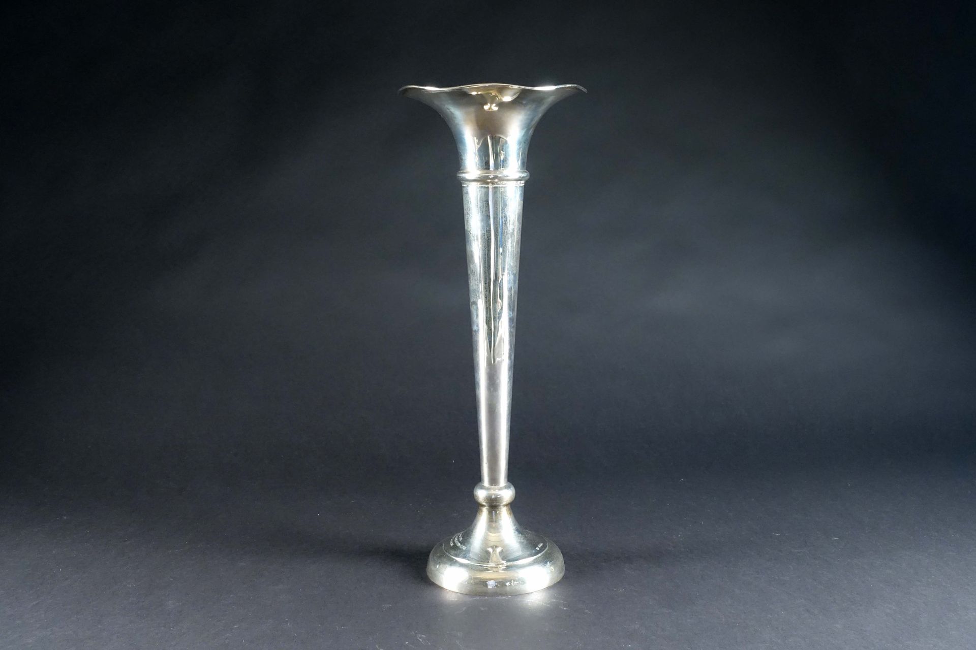 Grand vase cornet. Flared and pleated collar. Silver. Birmingham hallmark with t&hellip;