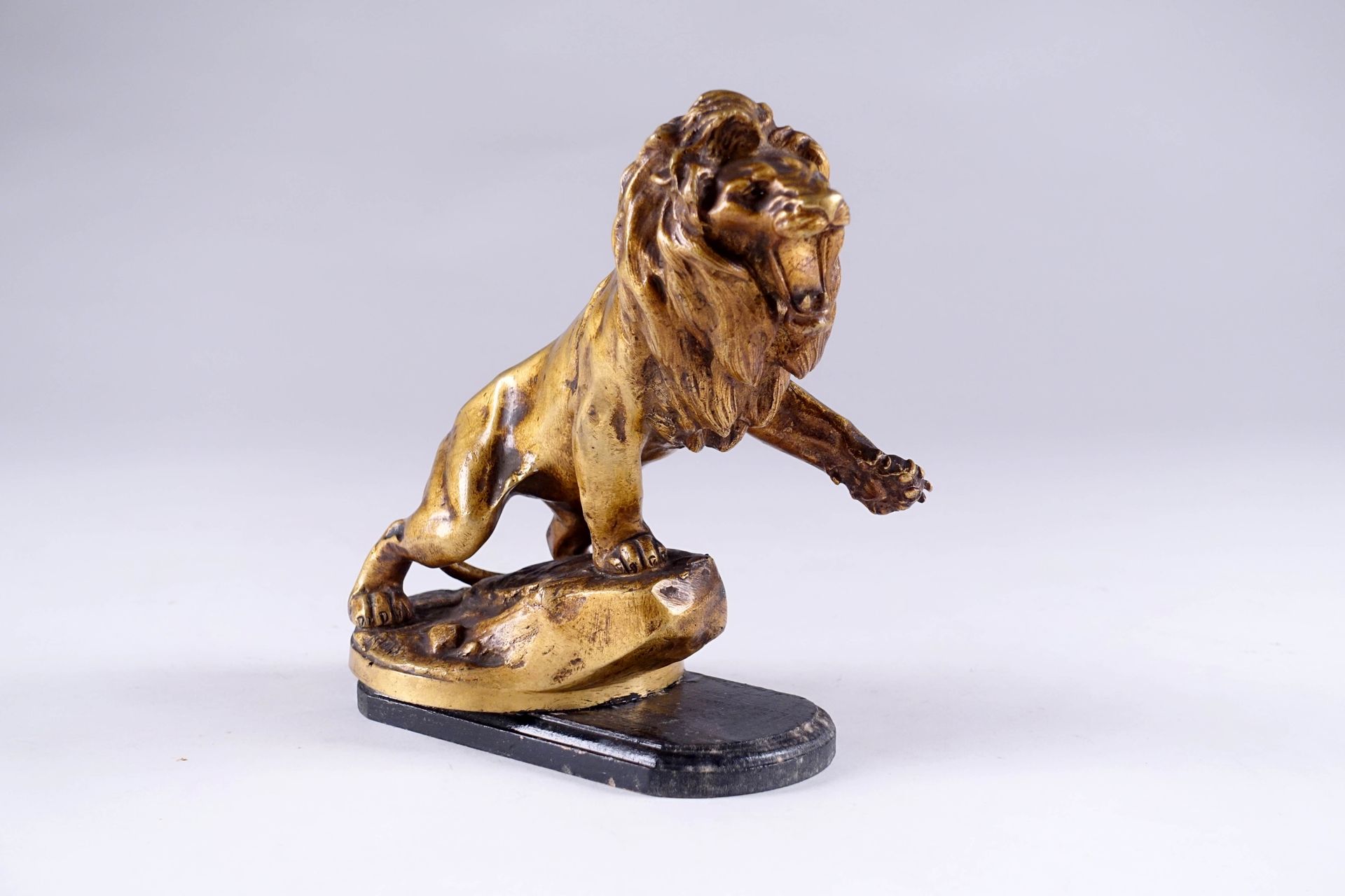 Maurice Roger Marx (1872-1956). 标致的狮子--（贝尔福特的狮子）。青铜镀金的吉祥物，有光泽，署名M.马克思。法国。20's.