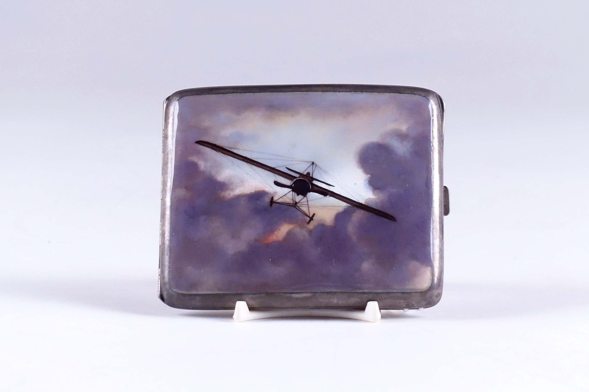 Etui à Cigarettes. Silver 900/000. Enamelled cover of a plane crossing the cloud&hellip;
