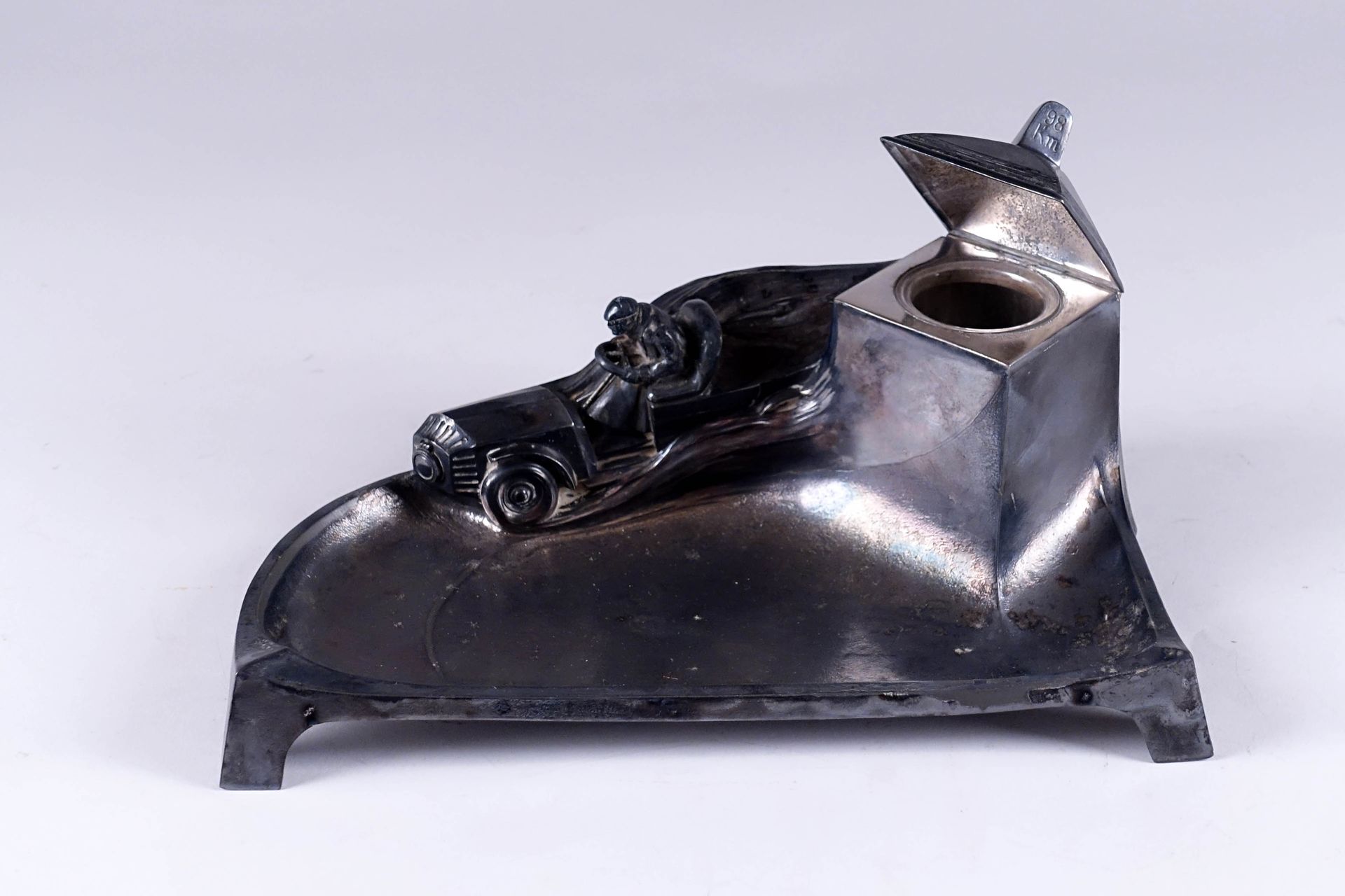 Orivit. Art Nouveau inkwell. Taking the form of a car launched, at full speed, e&hellip;