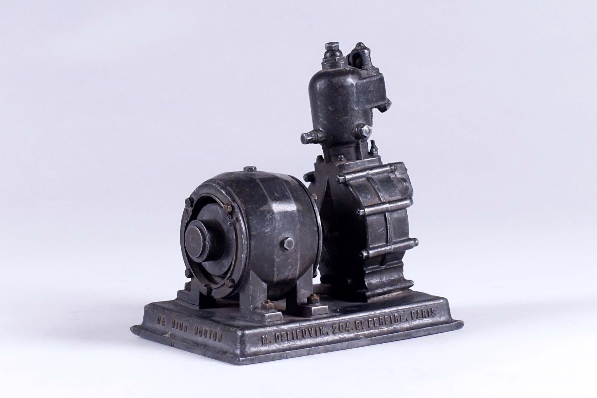 De Dion-Bouton. Model of a stationary electrogenic engine, with the mark of the &hellip;