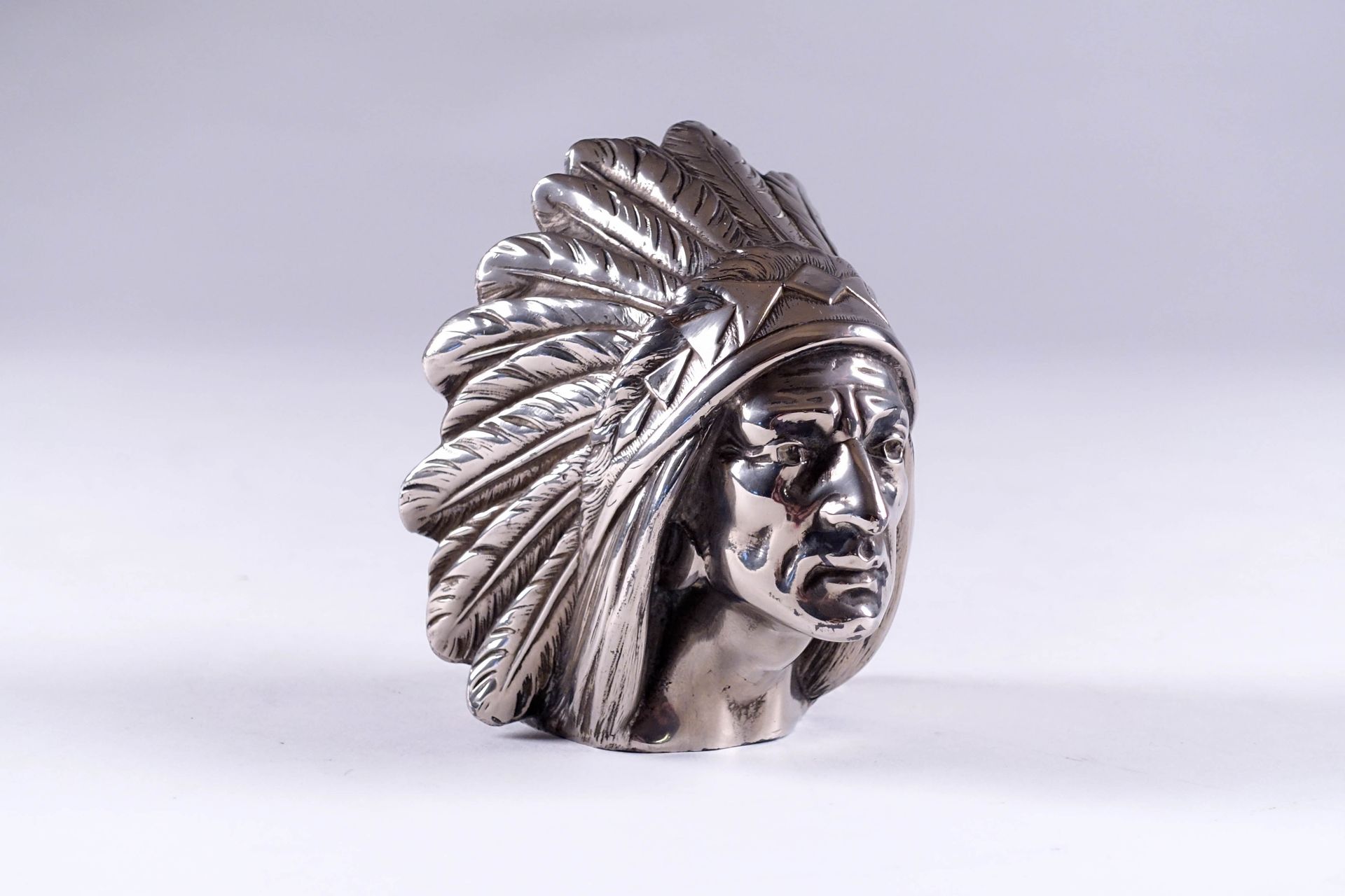 H. Briand. Tête d’indien Apache. Epreuve en métal “composition“. Signée H. Brian&hellip;