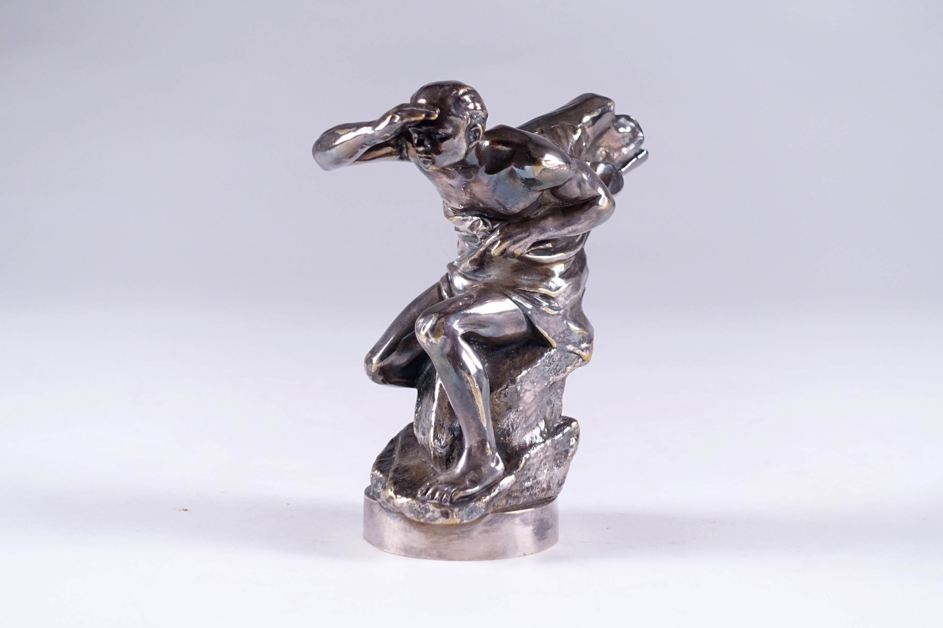 Gustave Poitvin (XIXe/XXe siècle). 瞭望台。镀银青铜的散热器吉祥物。签名：G. Poitvin，并盖有 "Syndicat d&hellip;