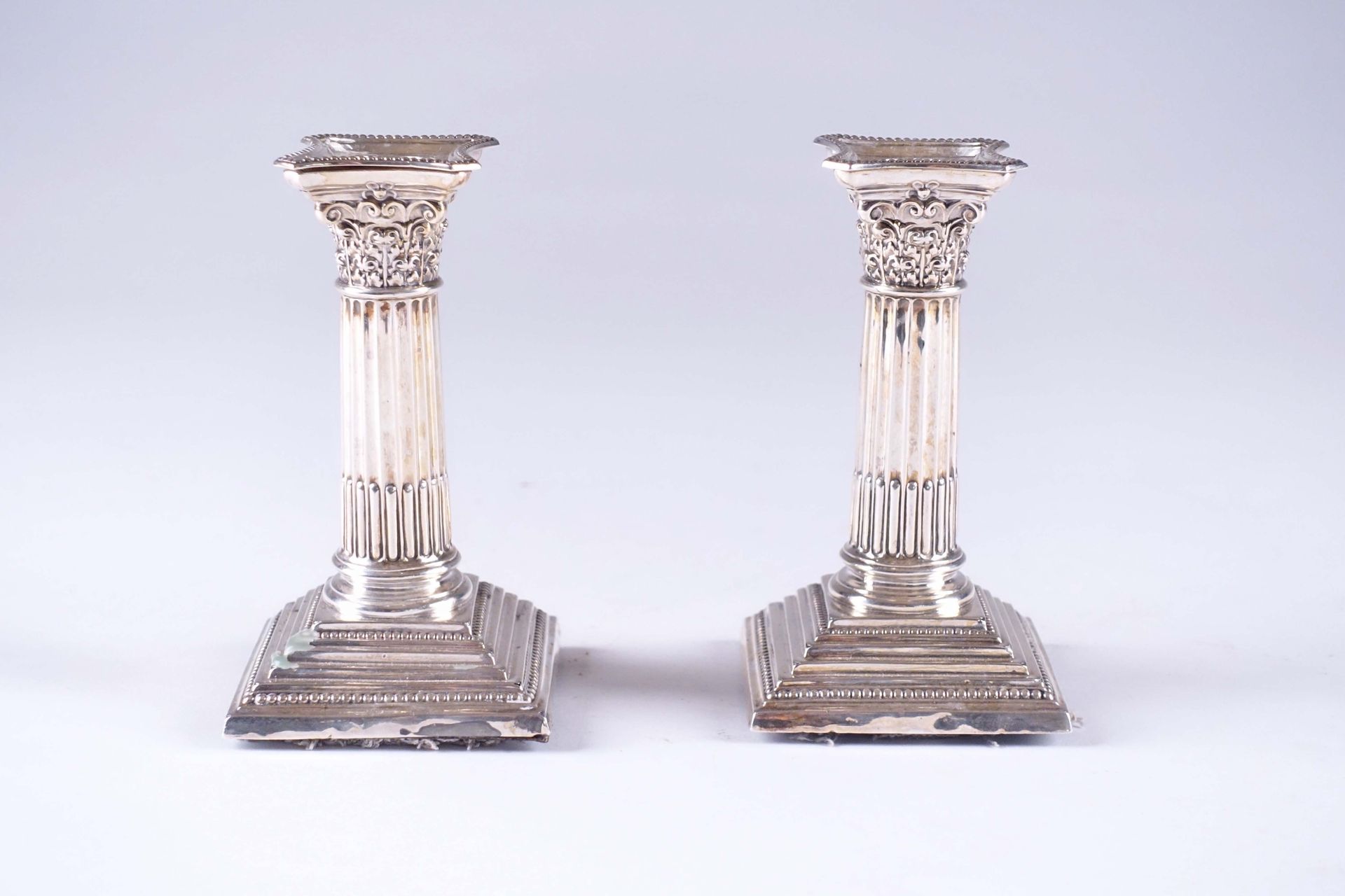 Paire de petits bougeoirs. Each depicting a fluted column topped by a Corinthian&hellip;