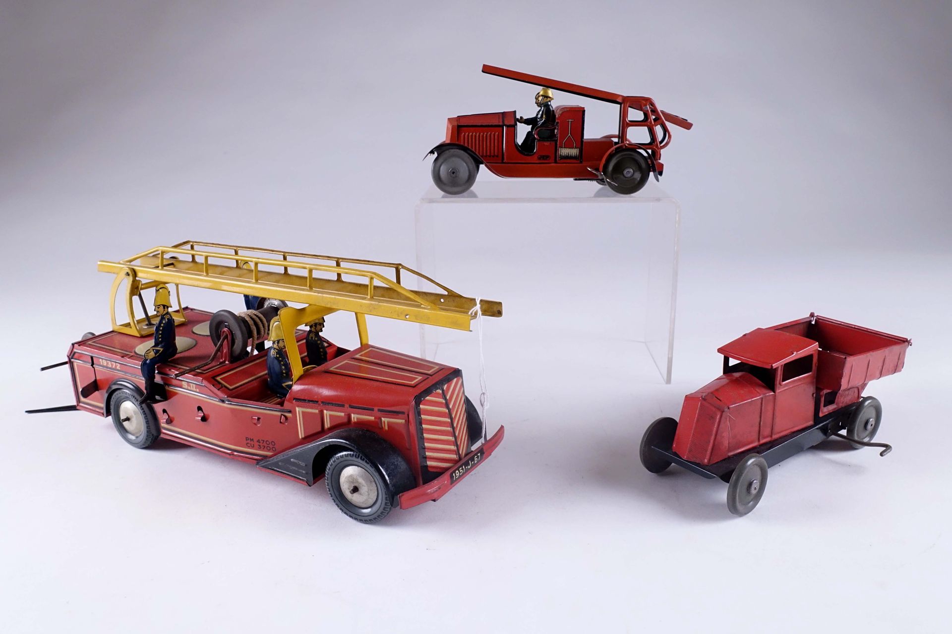 Joustra. Large fire truck with ladder (ref.1951 J 67). Length : 33 cm. JEP Unis,&hellip;