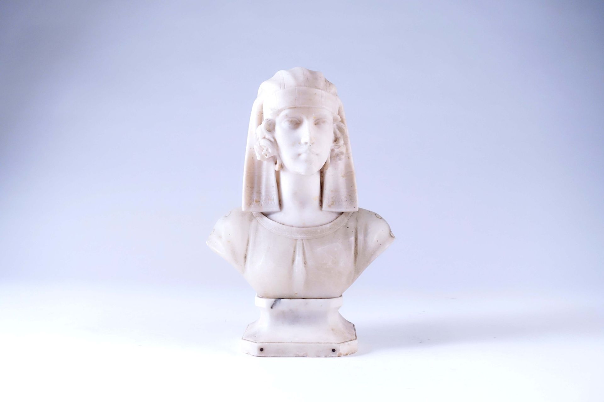 A.Michelotti ( XIXe XXe siècle.)< Buste de jeune femme coiffée à l’égyptienne. A&hellip;