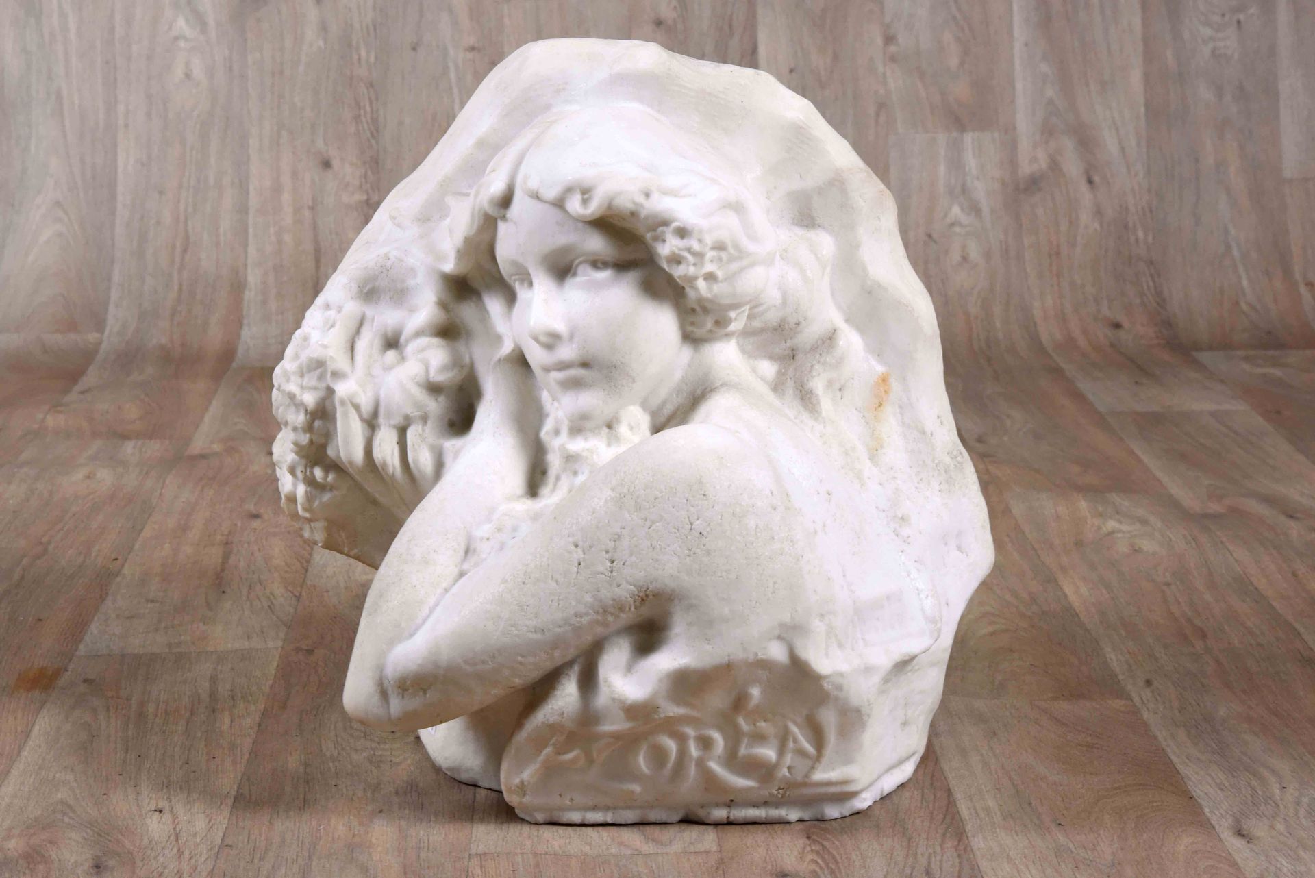 Riccardo Aurili (1834-1914). Floreal, sculpture en marbre blanc signée et titrée&hellip;