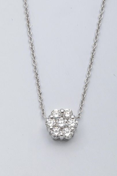 Null Pendentif or blanc 18k avec petite fleur en diamants. PB: 2,7gr