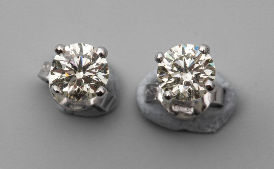 Null Paire de clous d'oreilles en diamant taille brillant (1 carat l'un environ)&hellip;