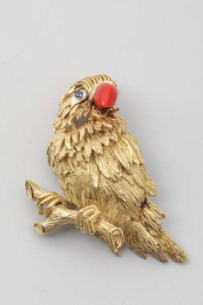 Null Perroquet en or jaune 18K au plumage finement ciselé monté en broche ,le be&hellip;