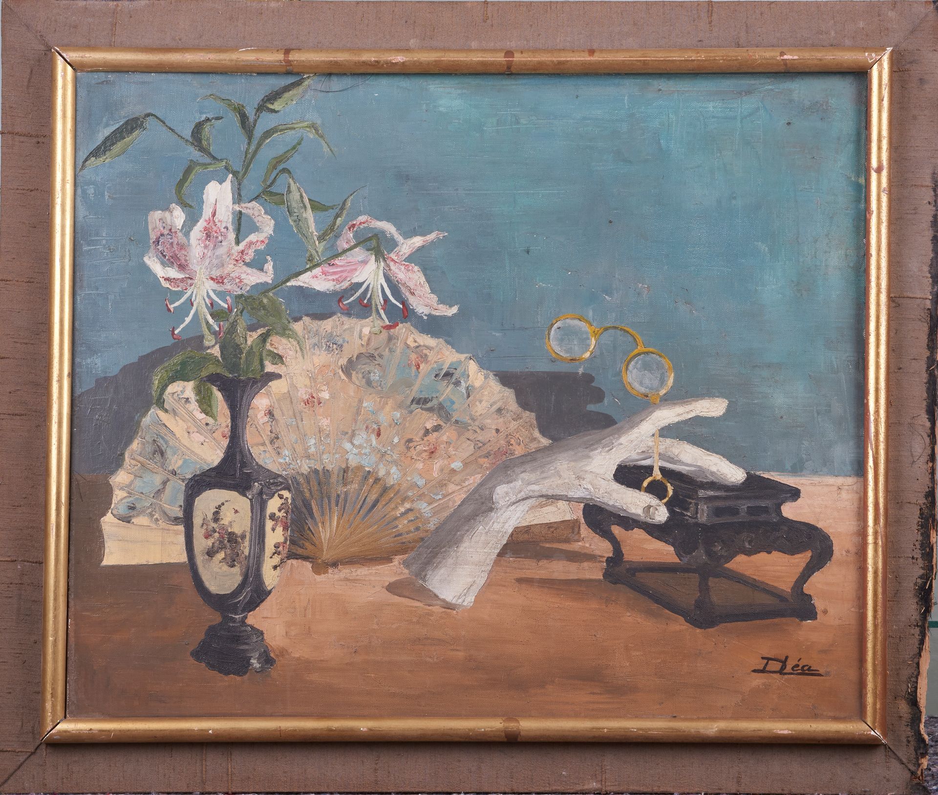 Null D.LEA。花瓶、扇子和鲜花的静物画。布面油画。右下方有签名。50 x 60 cm。(损坏的框架)