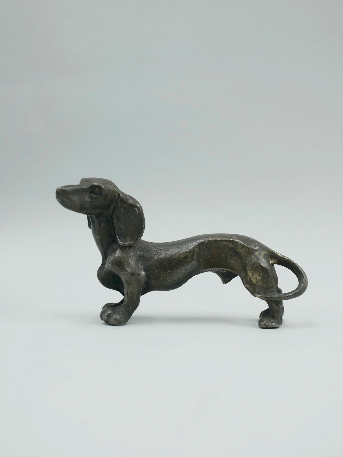Null 意大利学校 十九世纪的腊肠犬。青铜的证明。印有REUTER的印章。5x8厘米