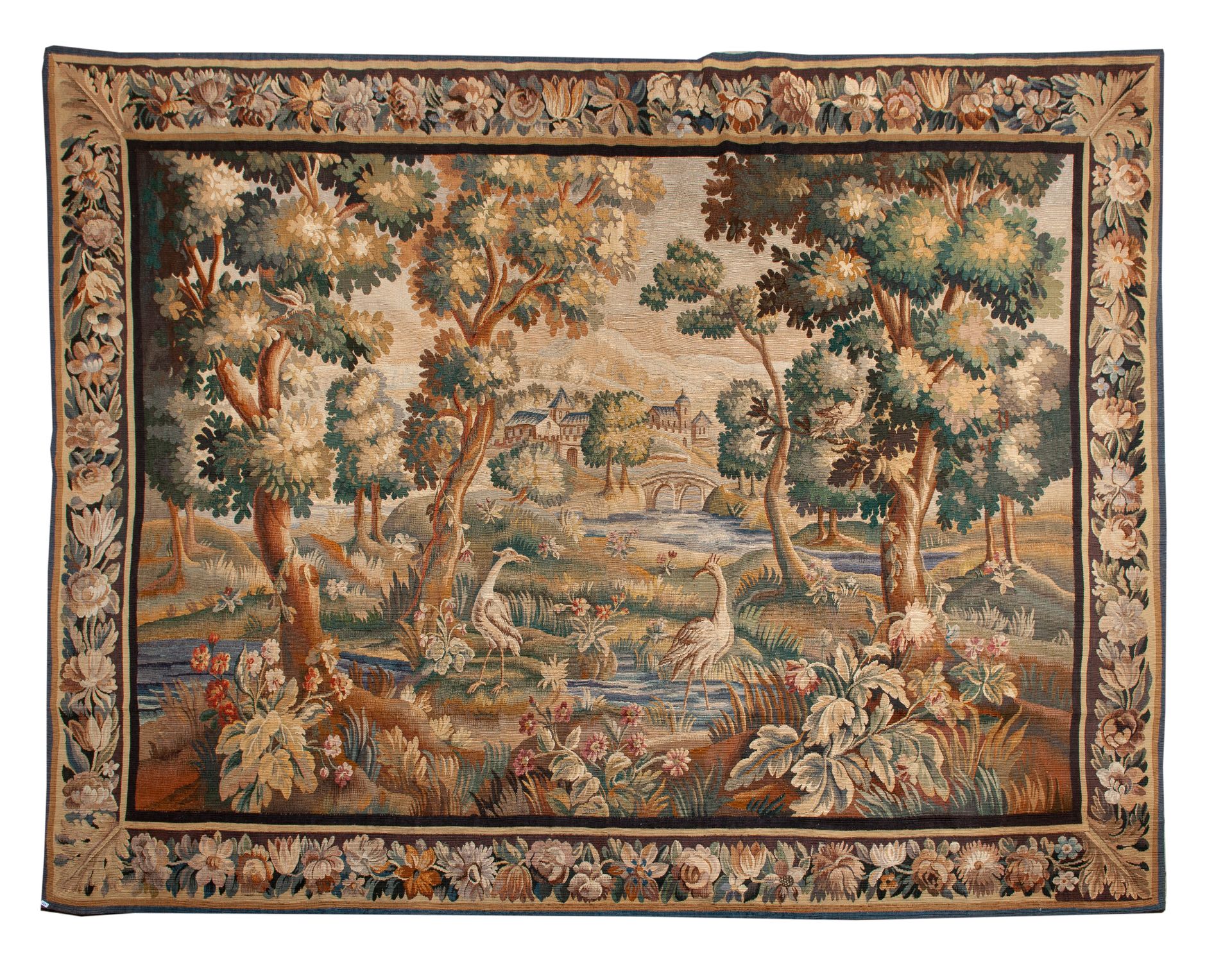 Null 比利时皇家制造的DE WIT，羊毛挂毯，装饰着绿色植物和建筑景观中的涉水者，以花卉图案的边框为背景。现代工作。207 x 263厘米。(事故)