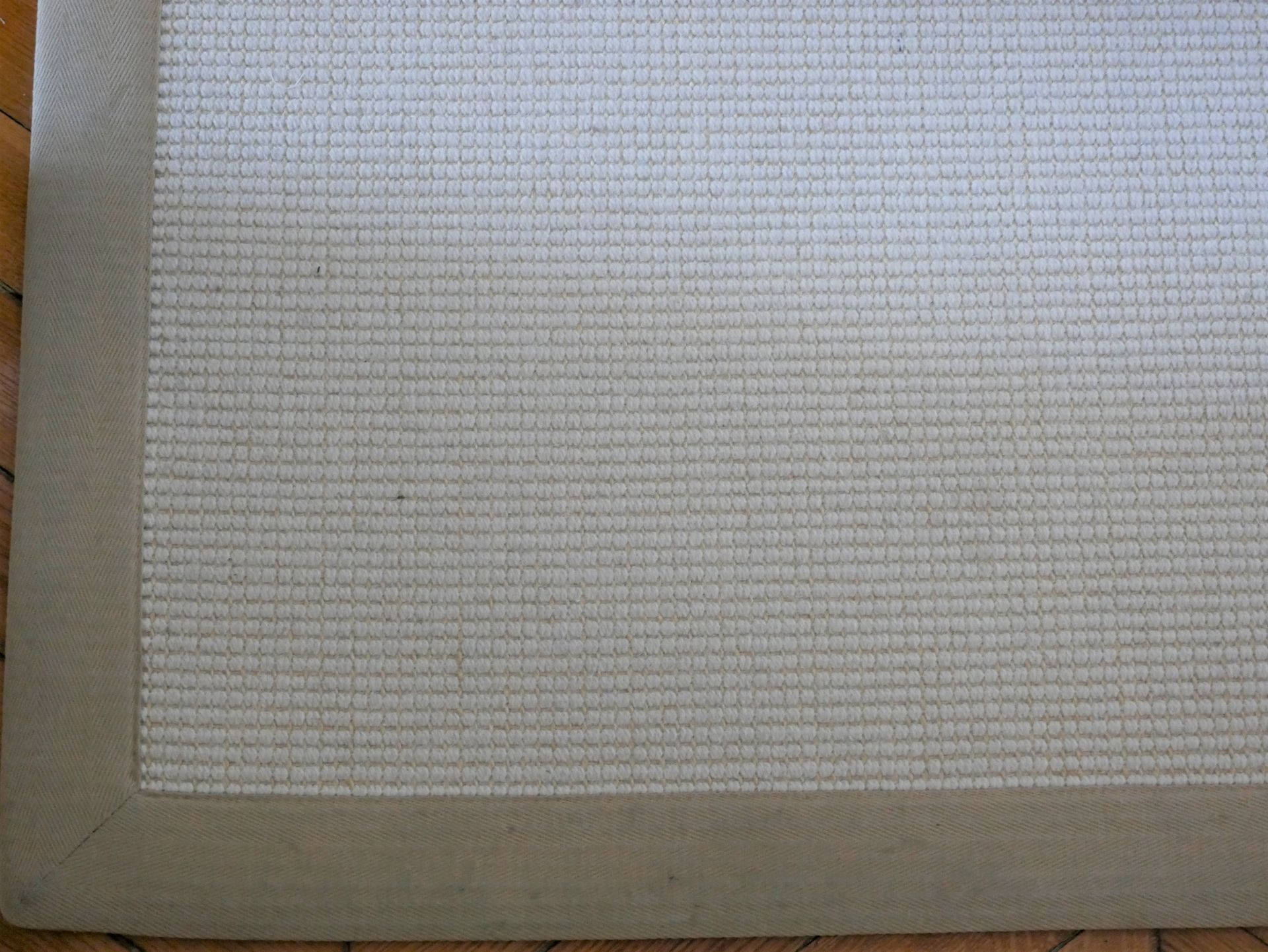 Null Gran alfombra moderna de sisal. Dimensiones: unos 470 x 390 cm