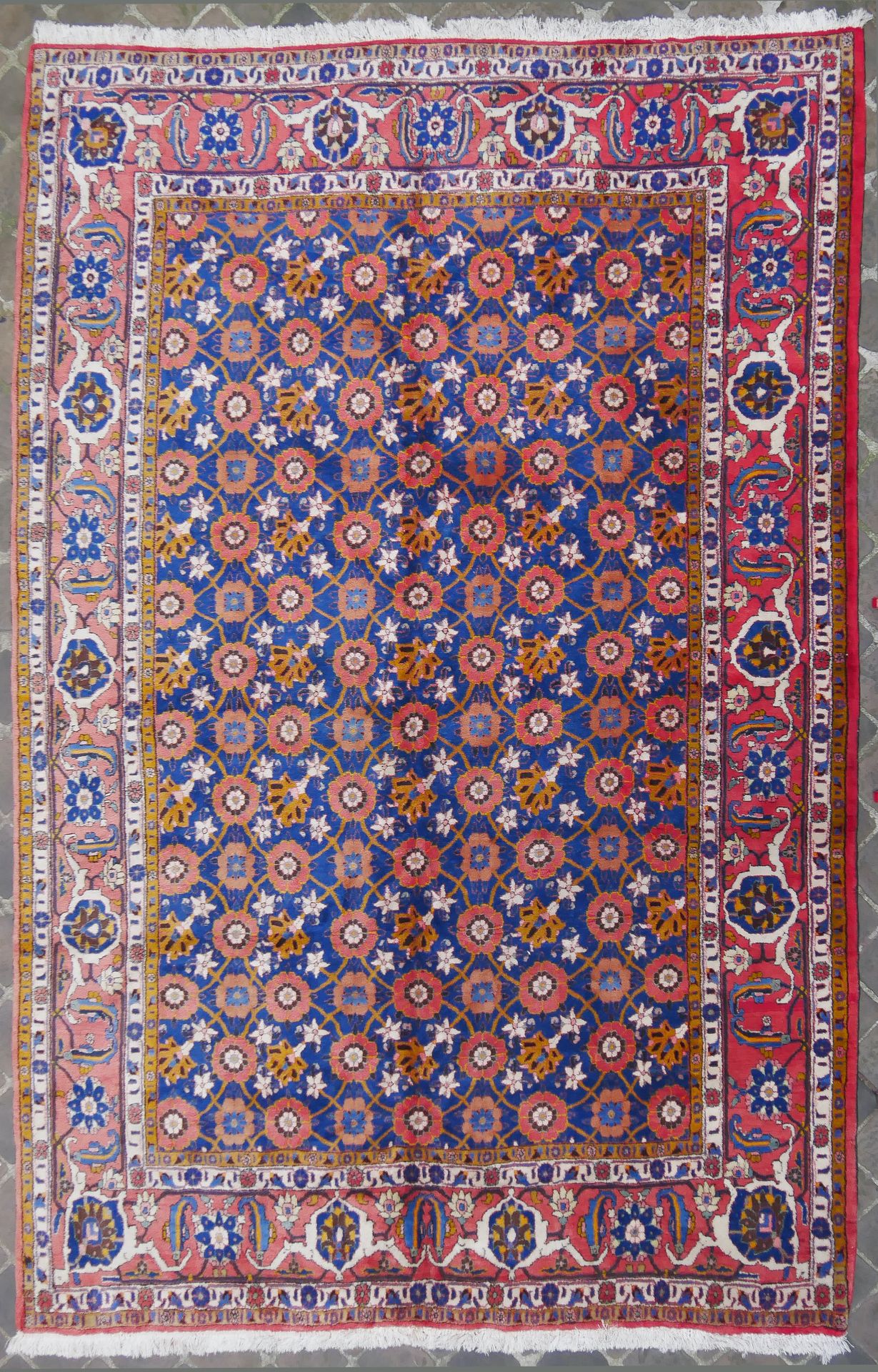 Null VERAMINE地毯（特黑兰地区），羊毛材质，约1970年，帝国蓝背景上的 "Mina Khani "图案。状况非常好。315 x 205厘米