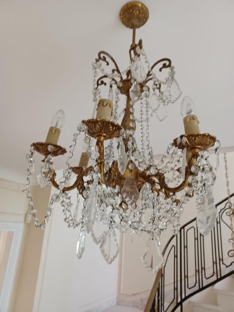 Null A Louis XV style bronze chandelier with four arms of light and crystal pend&hellip;