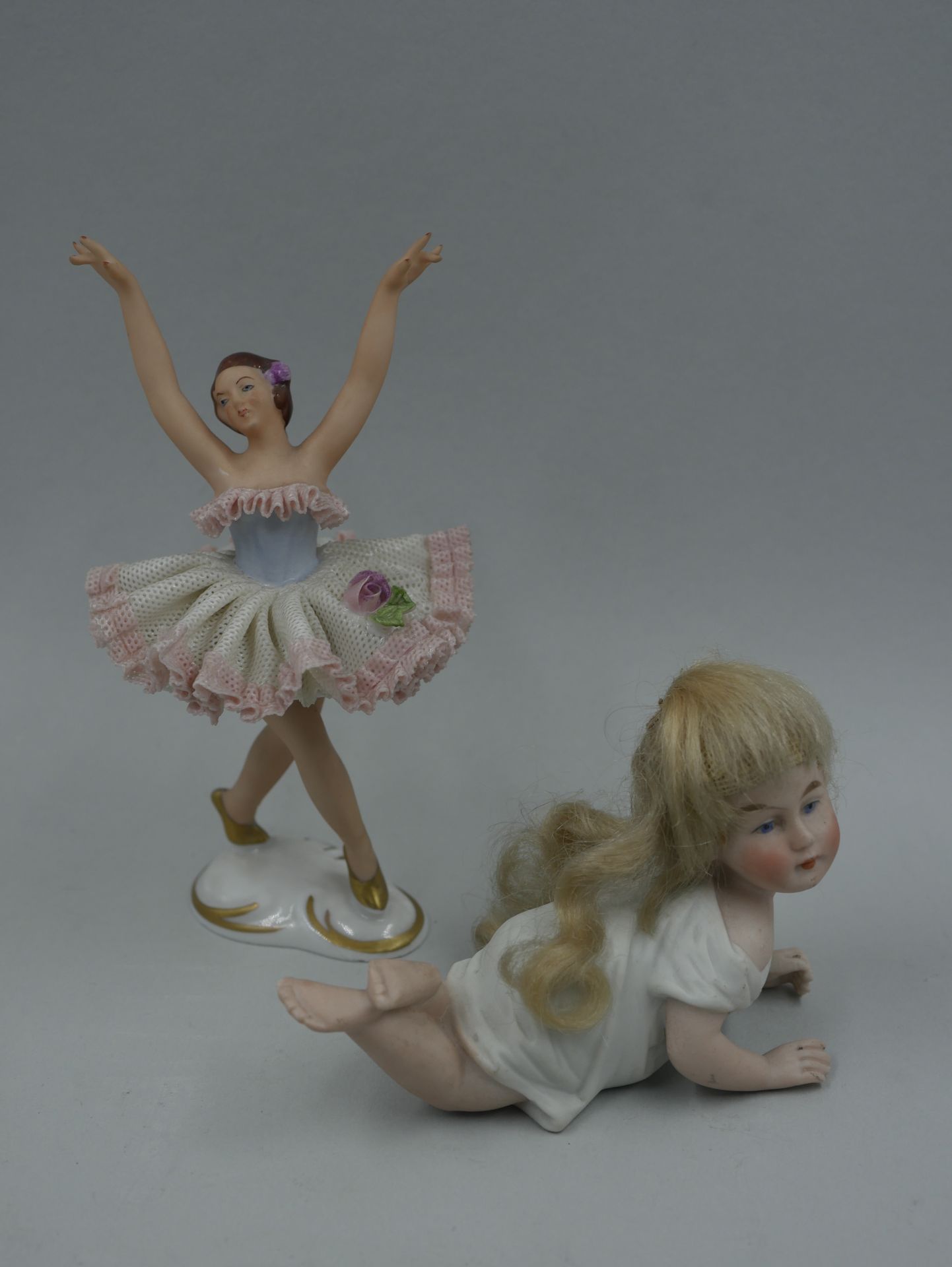 Null Small porcelain dancer and miniature porcelain doll. Late 19th - early 20th&hellip;