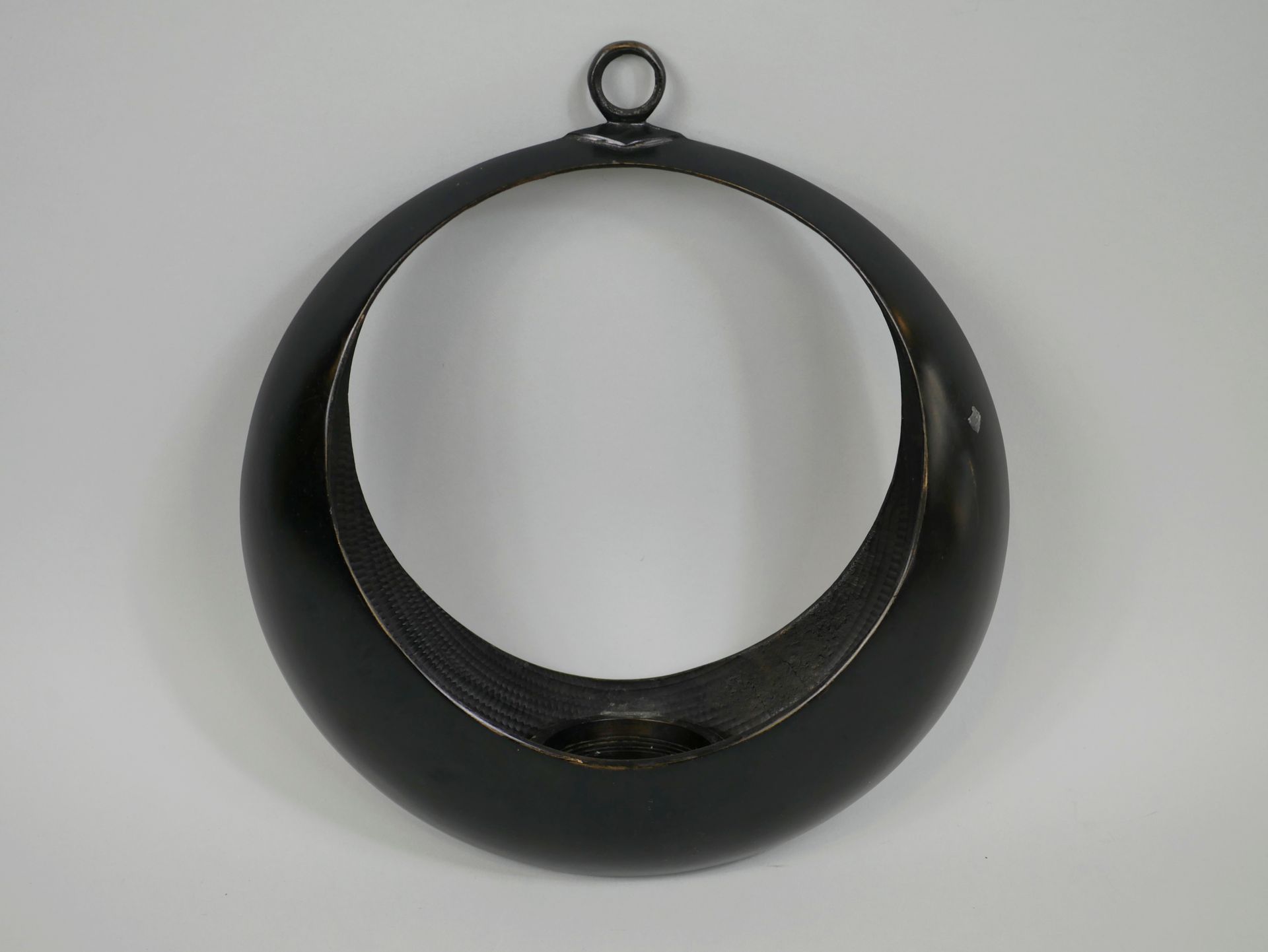 Null JAPAN. XIXth century. Circular hanging vase in bronze with brown patina. He&hellip;