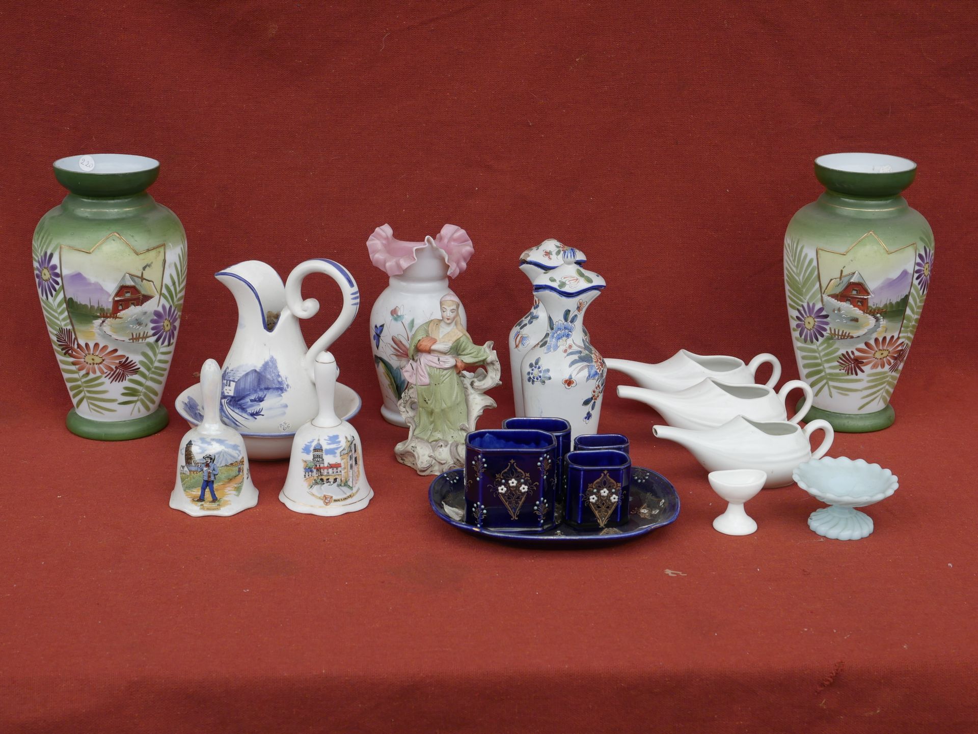 Null Lot of ceramics, including porcelain vases with enamelled decoration of lan&hellip;