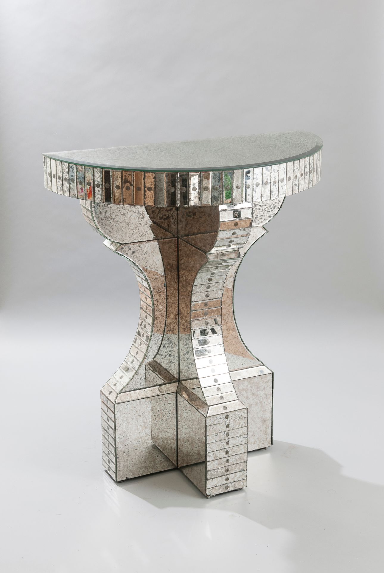 Null Half-moon console made of mirrored eglomerate glass, the triple console bas&hellip;