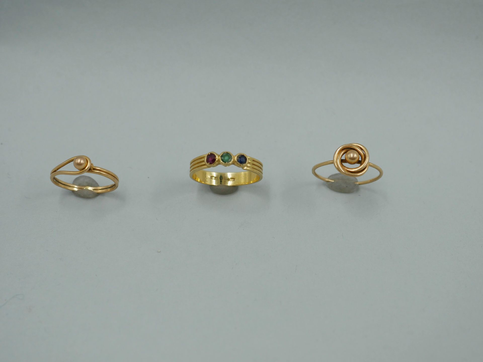 Null Lot of three 18K yellow gold rings, one set with colored stones. TDD: 49, 5&hellip;