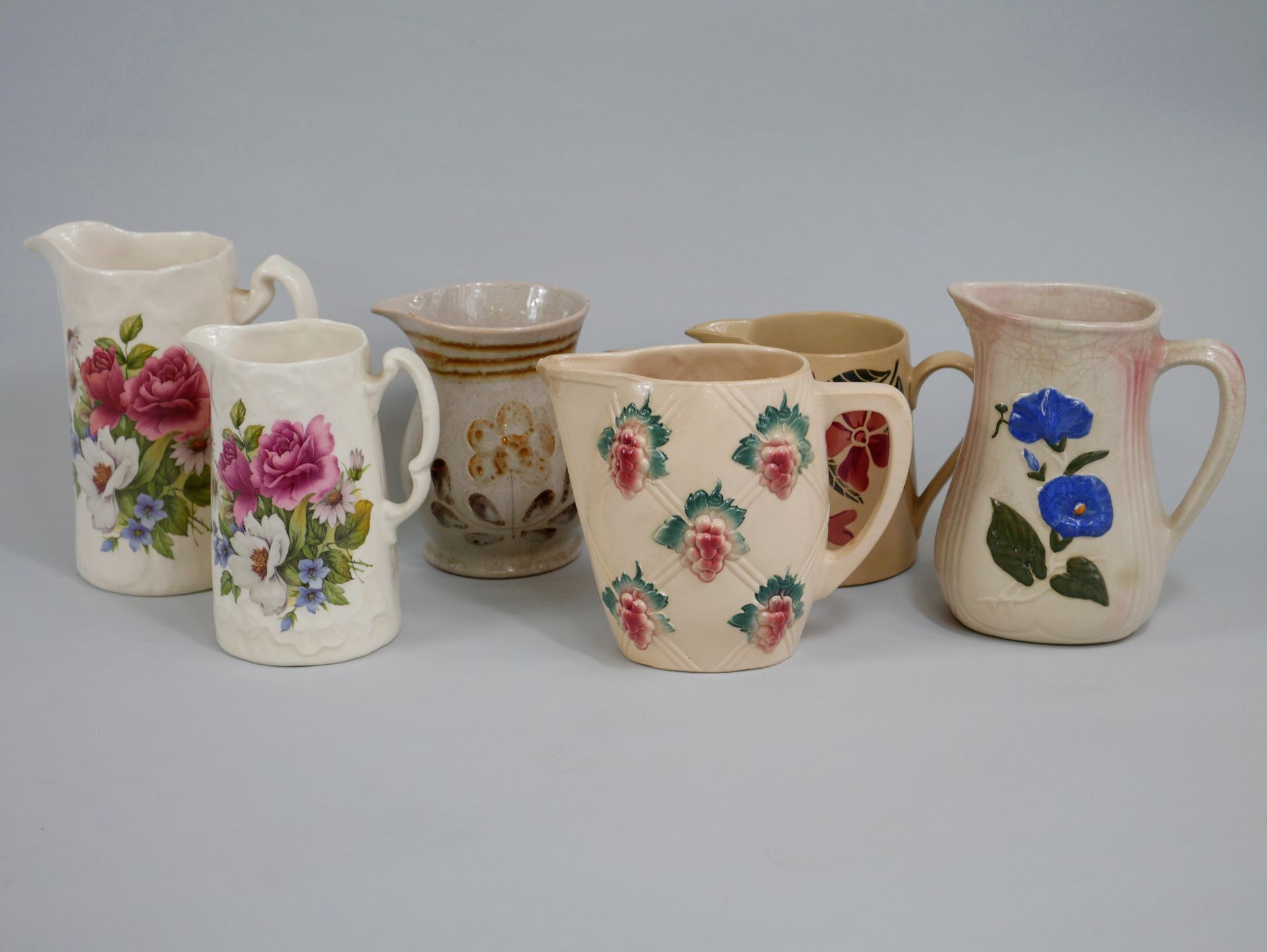 Null Batch of six earthenware pitchers decorated with flowers, bunches of grapes&hellip;