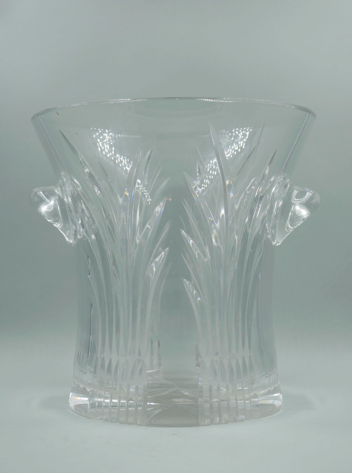 Null Ein Flascheneimer aus Kristall mit eingravierten Palmenblättern. Höhe: 23 c&hellip;