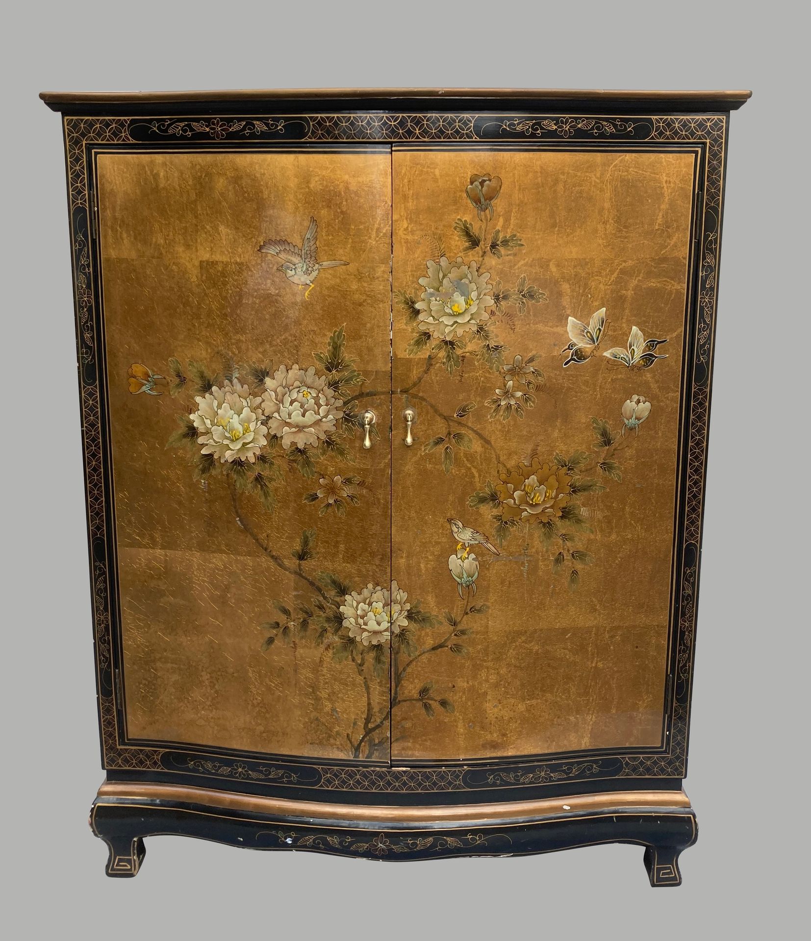 Null Far-Eastern style sideboard, black and gold lacquered, opening on two doors&hellip;