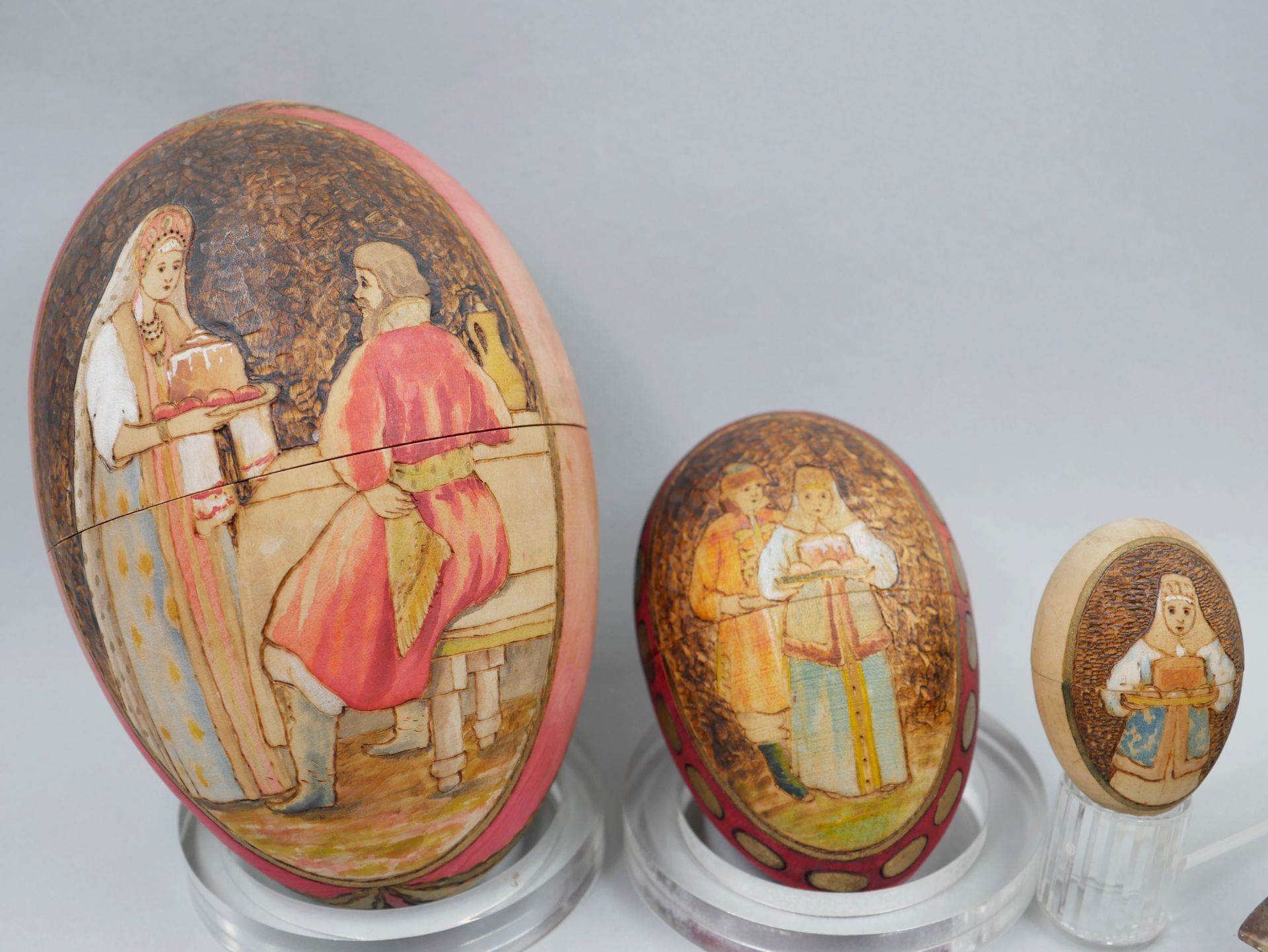 Null Conjunto de 3 huevos "Matryoshka" y un San Nicolás de piedra de jabón.