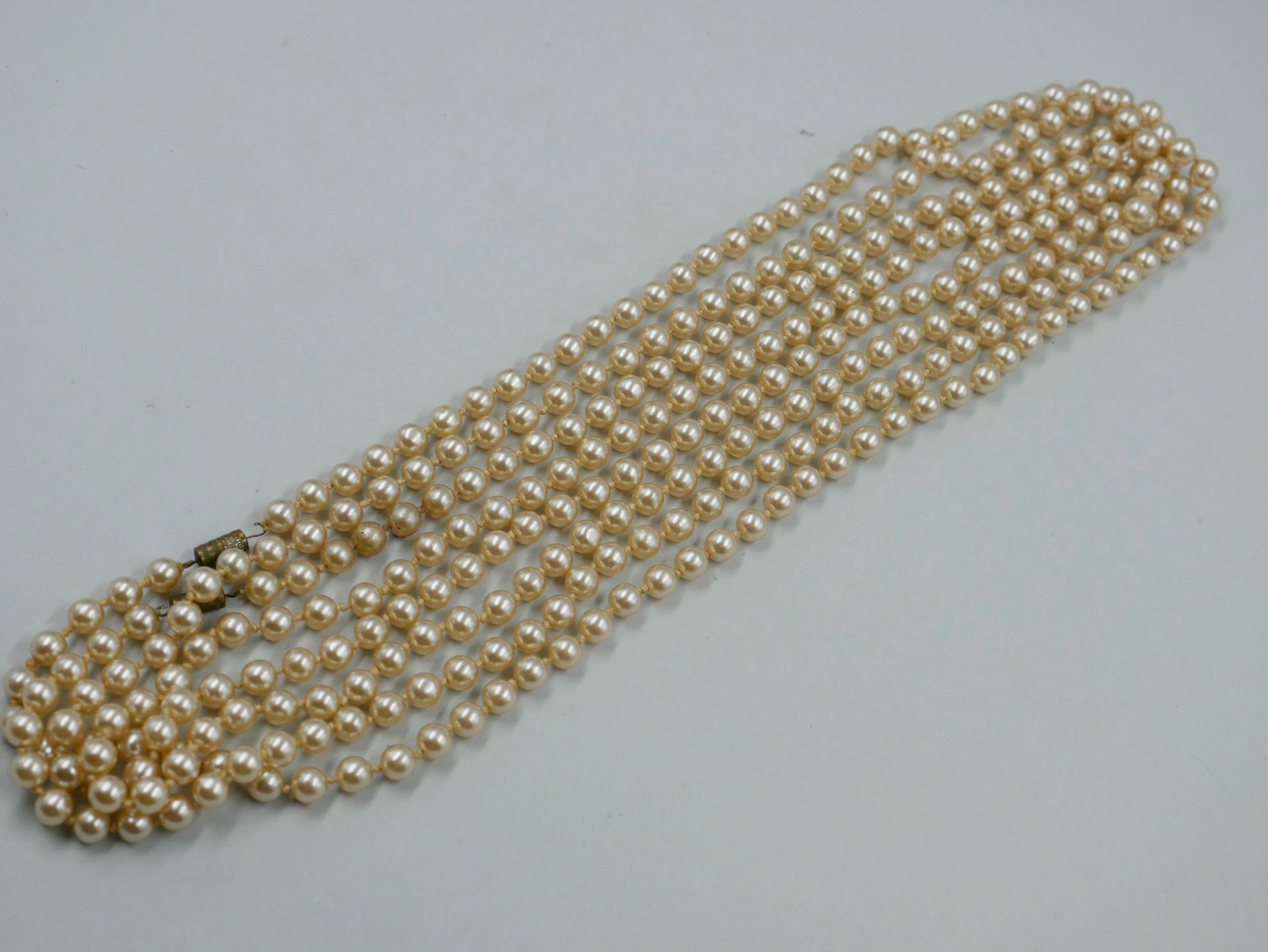 Null Long sautoir composé de perles fantaisie à l'imitation des perles de cultur&hellip;