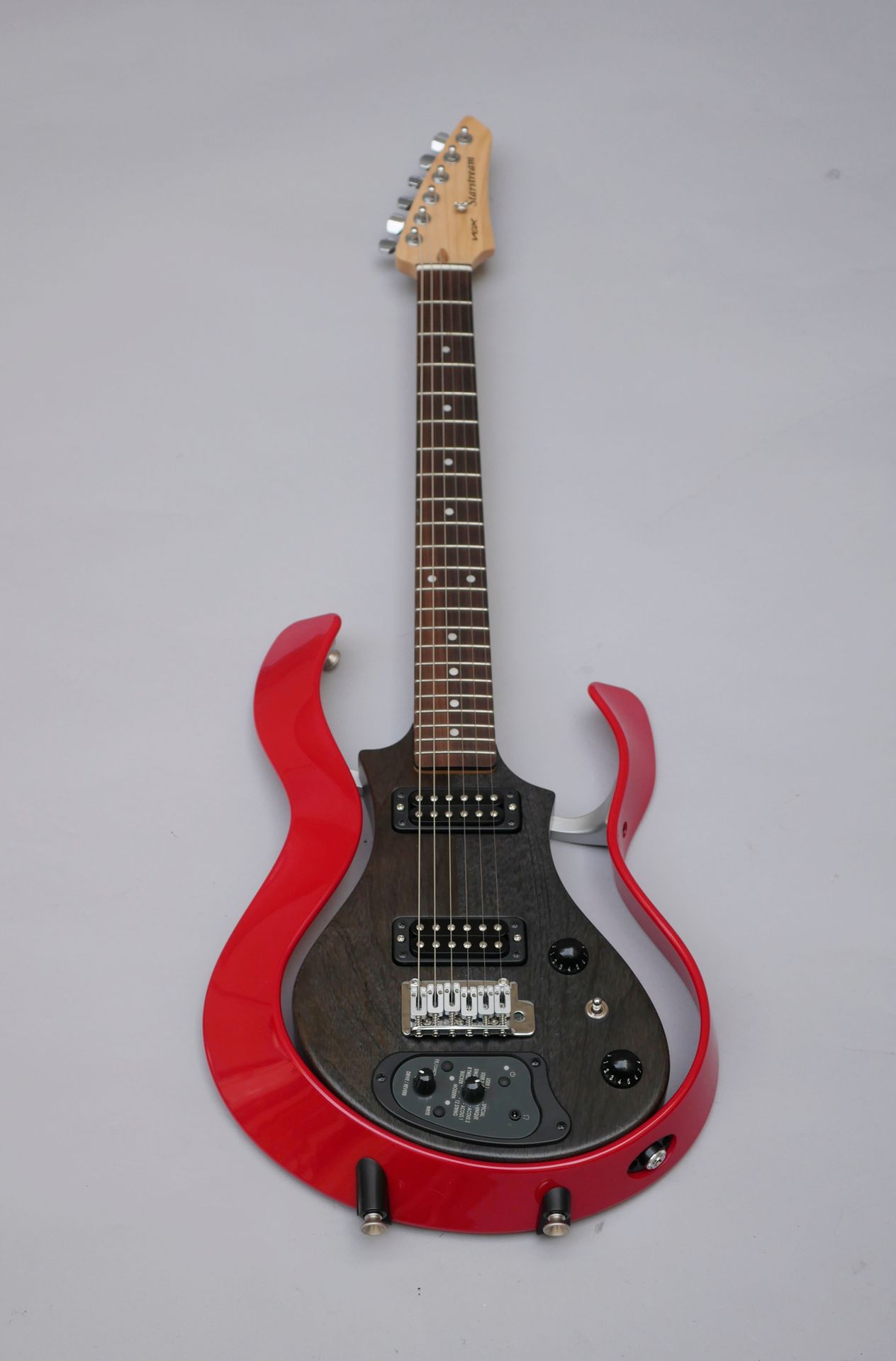 Null Solidbody-Elektronikgitarre der Marke VOX Modell Startream, made in Japan. &hellip;