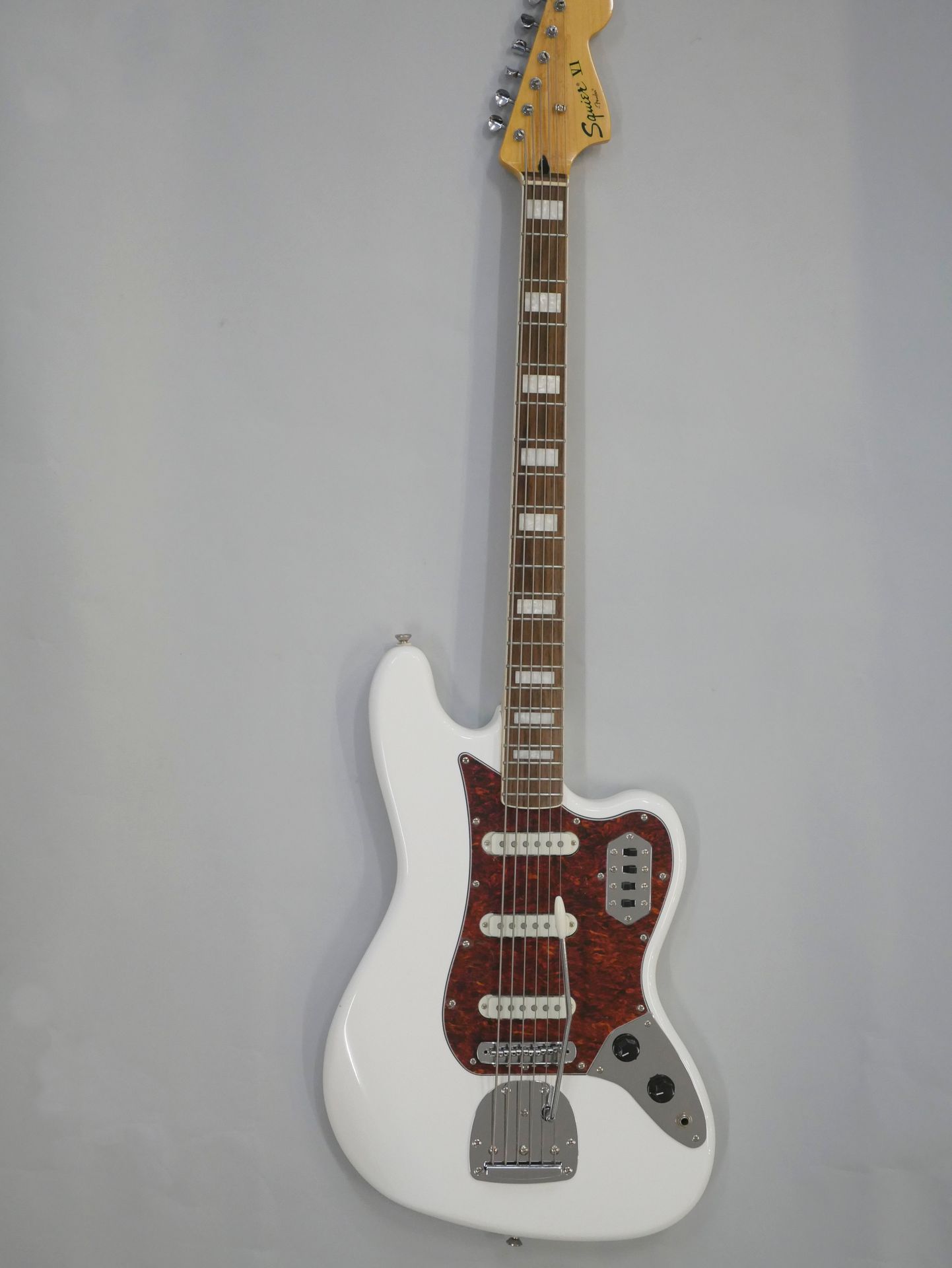 Null Guitarra eléctrica Squier by Fender Solidbody Baritone, modelo Bass V fabri&hellip;