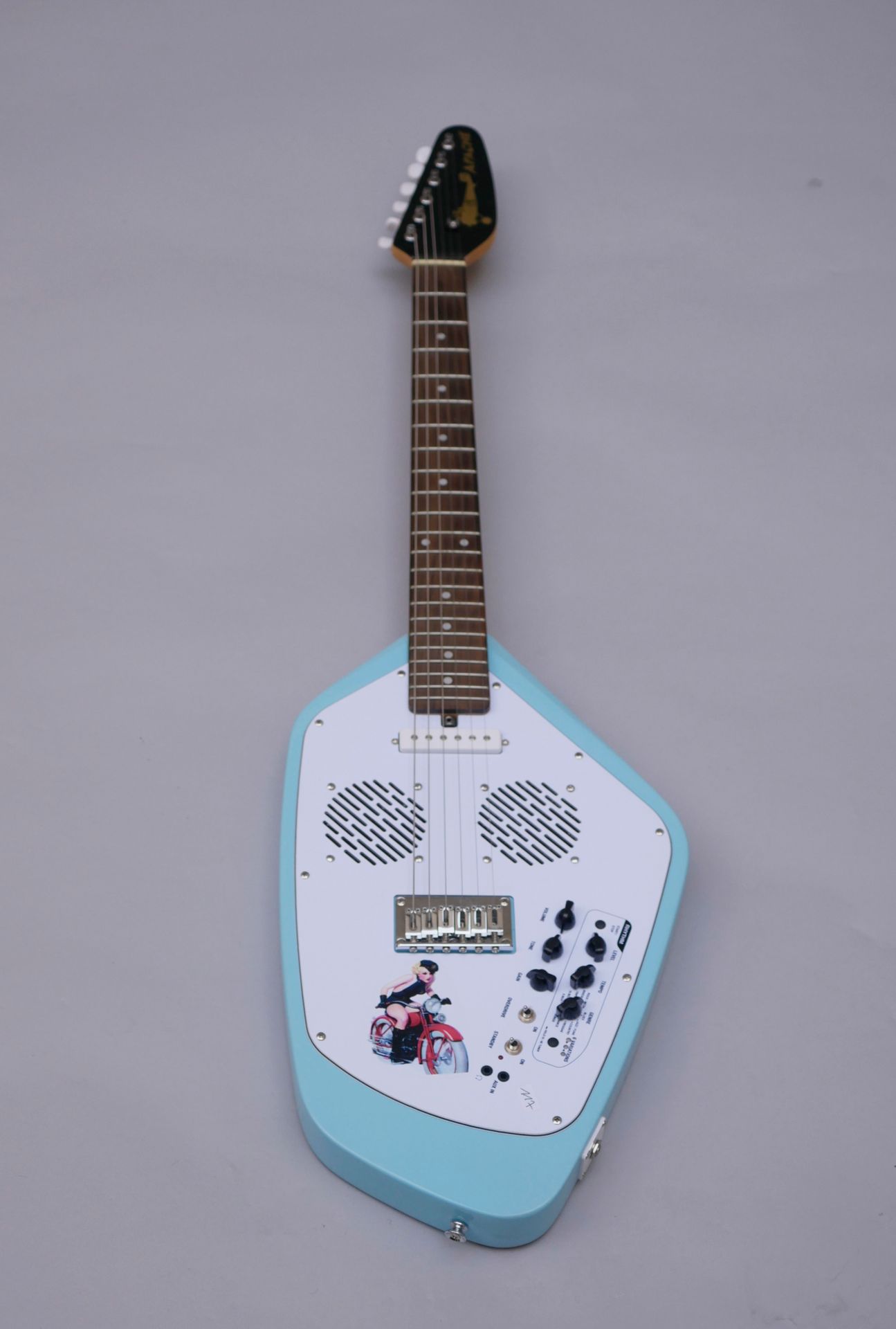 Null Solidbody-Elektro-Gitarre der Marke VOX Modell Apache 2, made in China ca..&hellip;