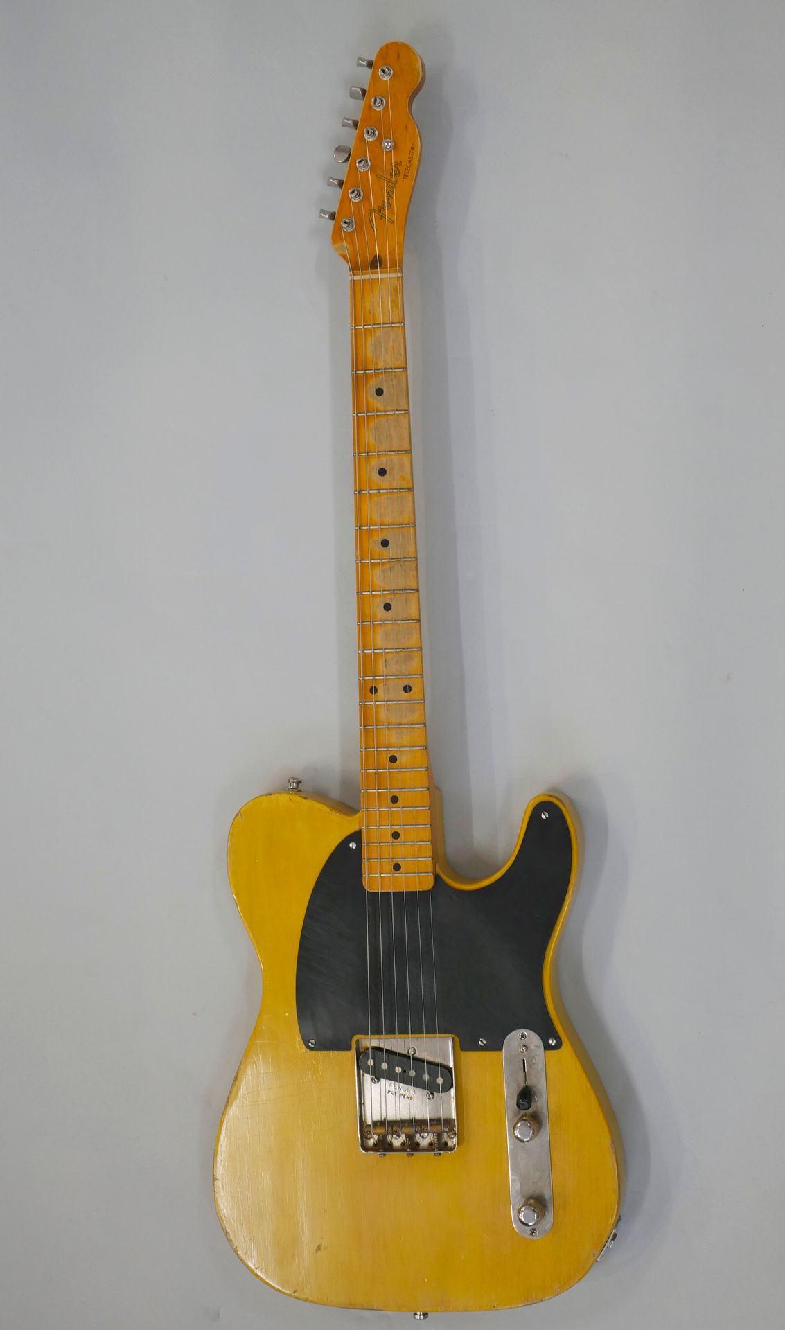 Null 实体Telecaster电吉他在Guitarbuild.Co.Uk制造。

状况良好，可以演奏，金黄色漆面，黑色护板。使用痕迹，硬盒。