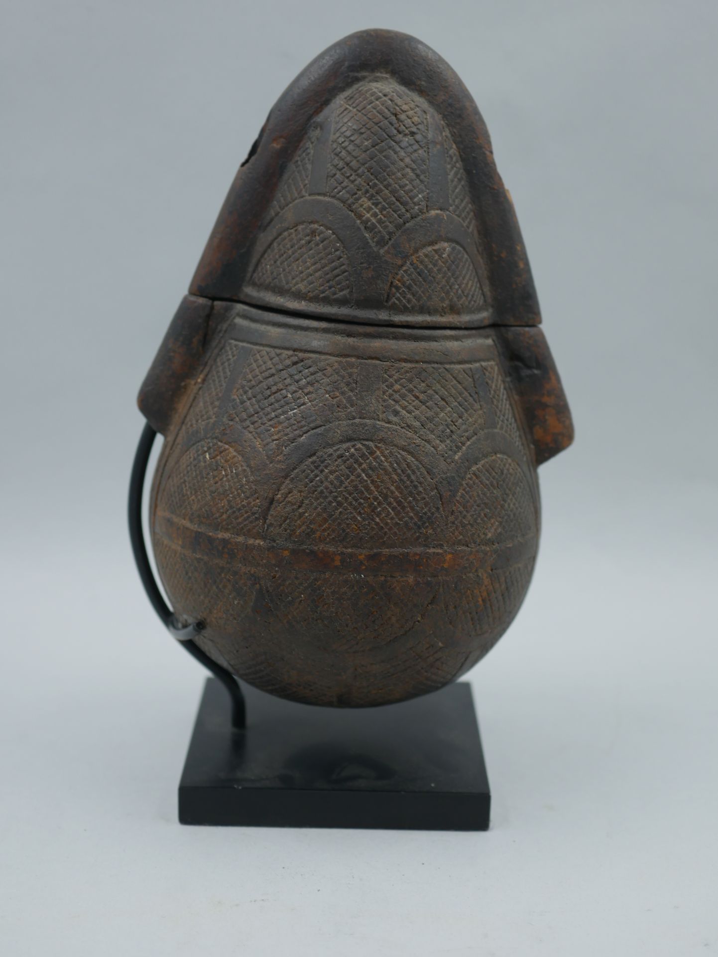 Null REPUBLIQUE DEM. OF CONGO. Large powder flask "Tutukipfula" in pyrographed w&hellip;