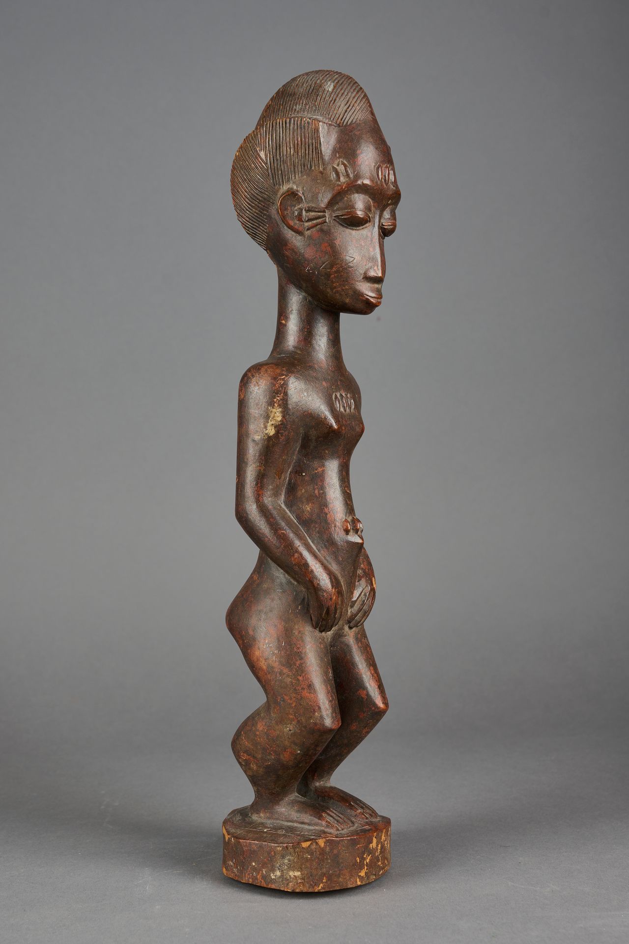 Null CÔTE D'IVOIRE, Baoulé. 

Ancêtre bloblobian de l’Au-delà en bois sculpté. 
&hellip;