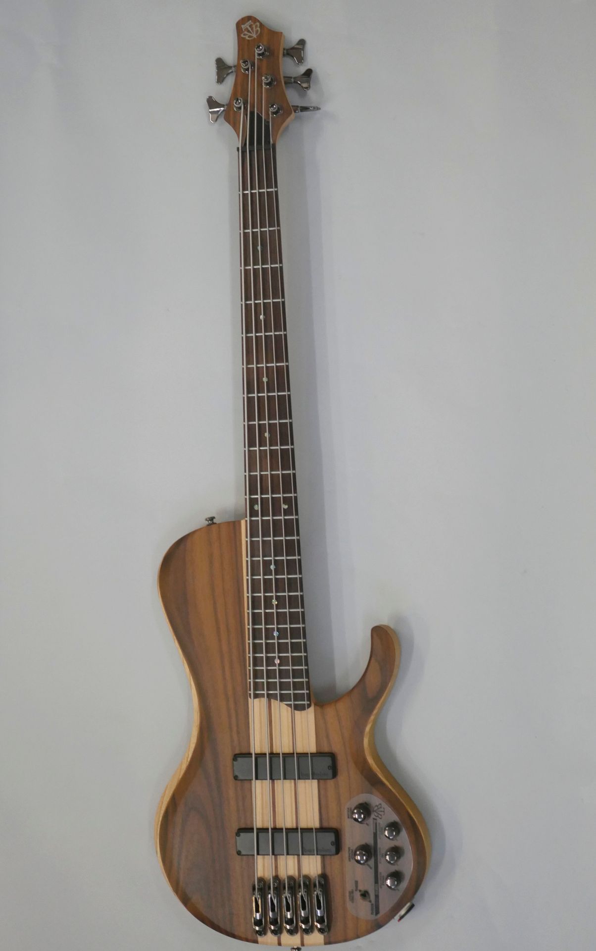 Null Solidbody E-Bassgitarre der Marke Ibanez TB/BTB685SC, 5 Saiten, Hals aus Le&hellip;