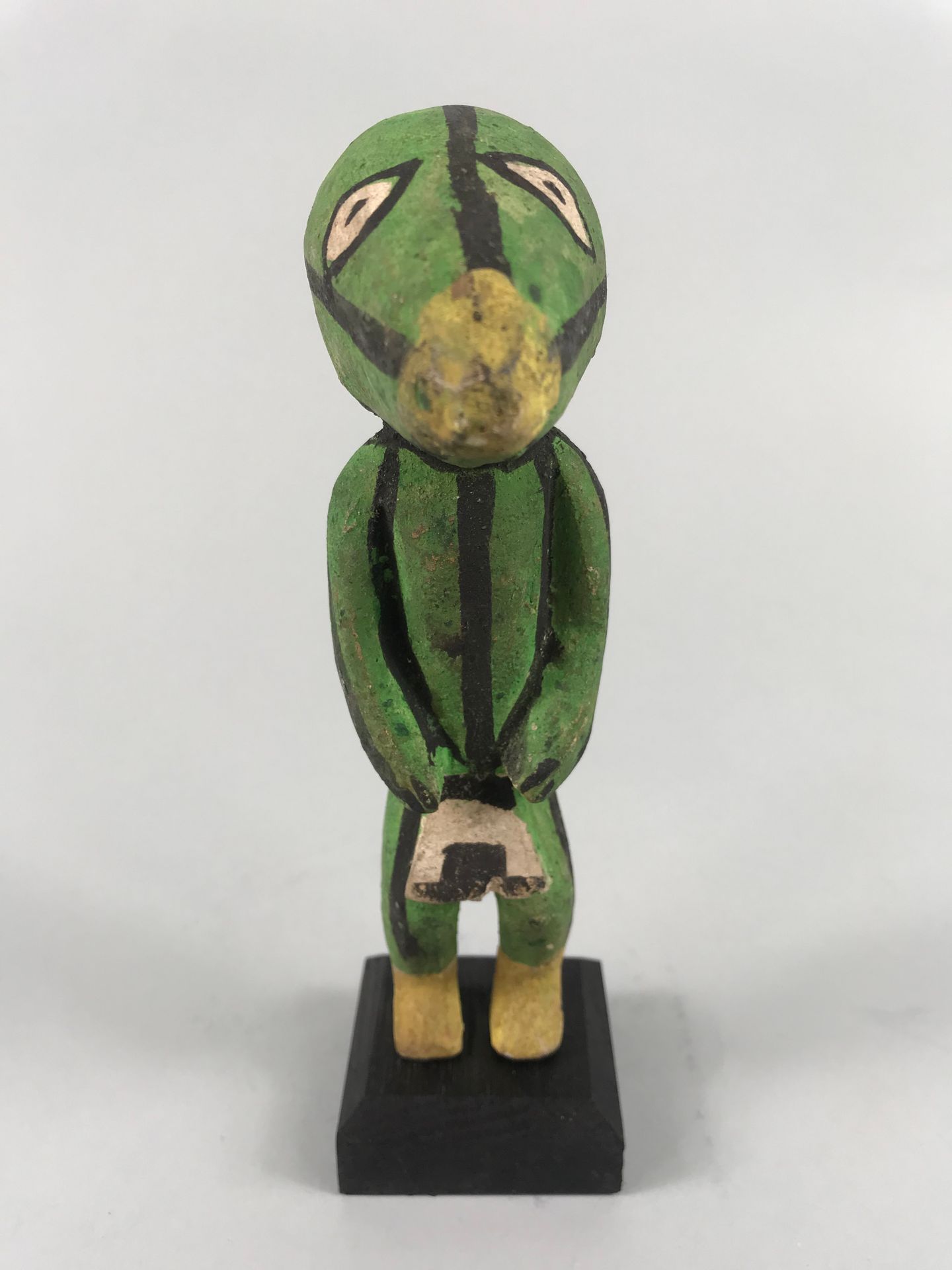 Null 雕像头像是卡奇纳娃娃的南瓜形状，是古代霍皮印第安人的精神与祖先神话的风格和灵感的关系。雕刻的木头和多色性。

高度：14厘米。高度：14厘米。

 (&hellip;