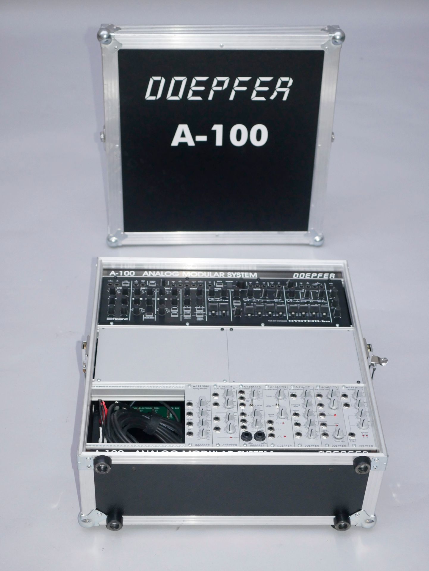 Null Un set modulare da 100 DOEPFER, in flightcase.

Sembra essere in buone cond&hellip;