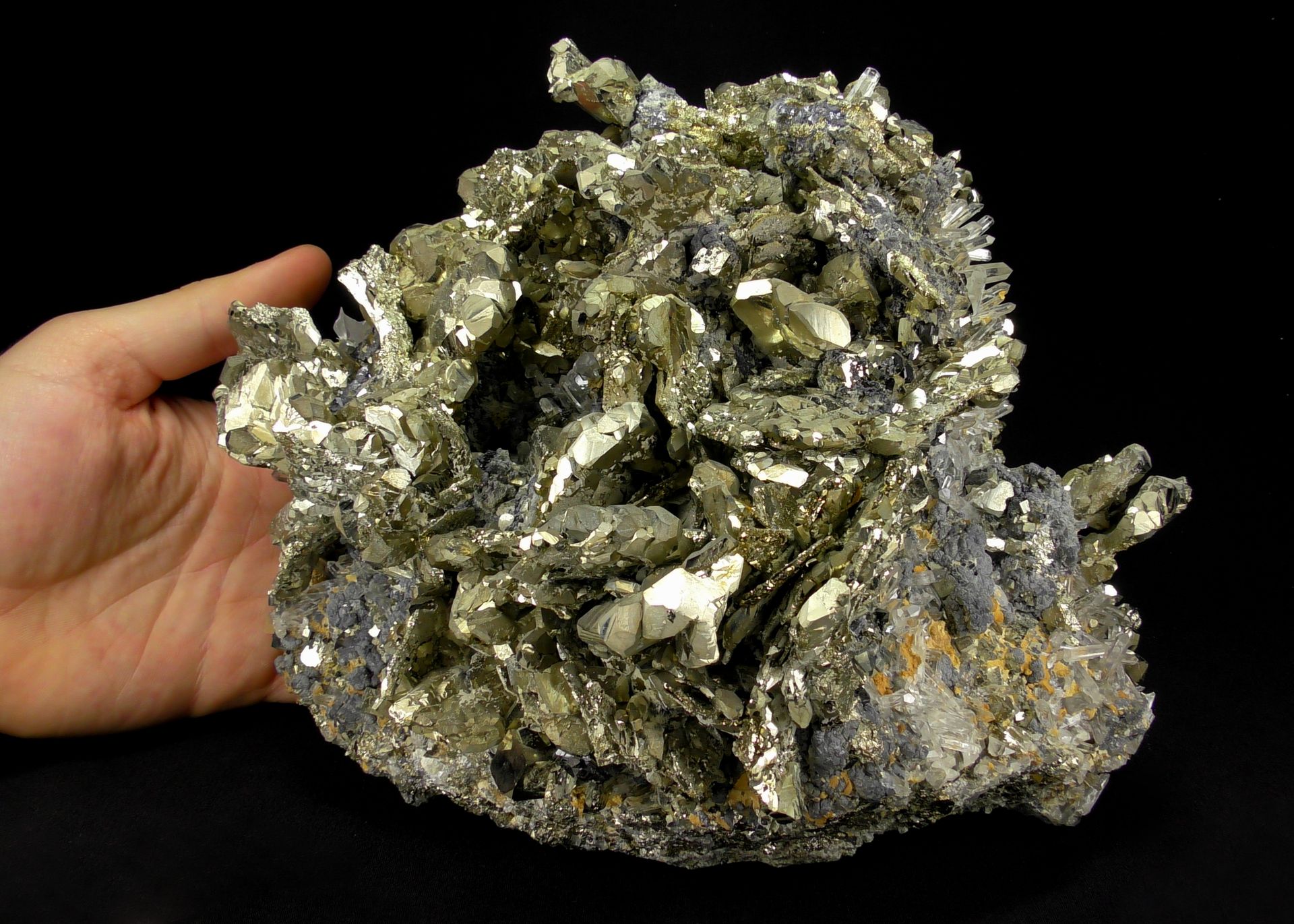Null Grande Pyrite avec un bel assemblage de cristaux très complexes qui pseudom&hellip;