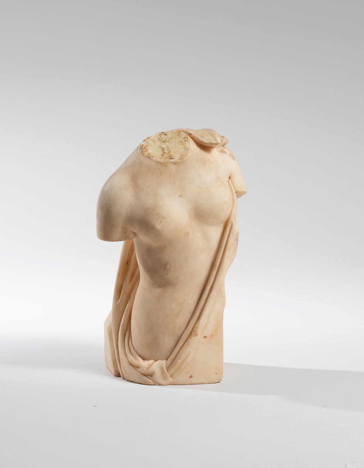 Buste acephale de femme drapée à l'antique 
Epreuve en marbre. 
Ier siècle après&hellip;