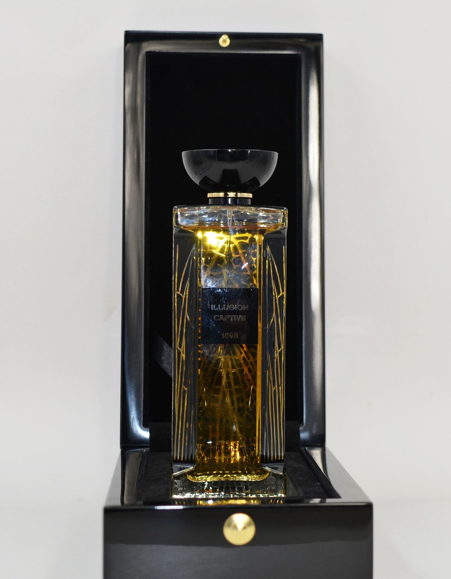 Null 
LALIQUE FRANCE "Illusion captive Noir Premier".

Zerstäuberflasche aus Gla&hellip;