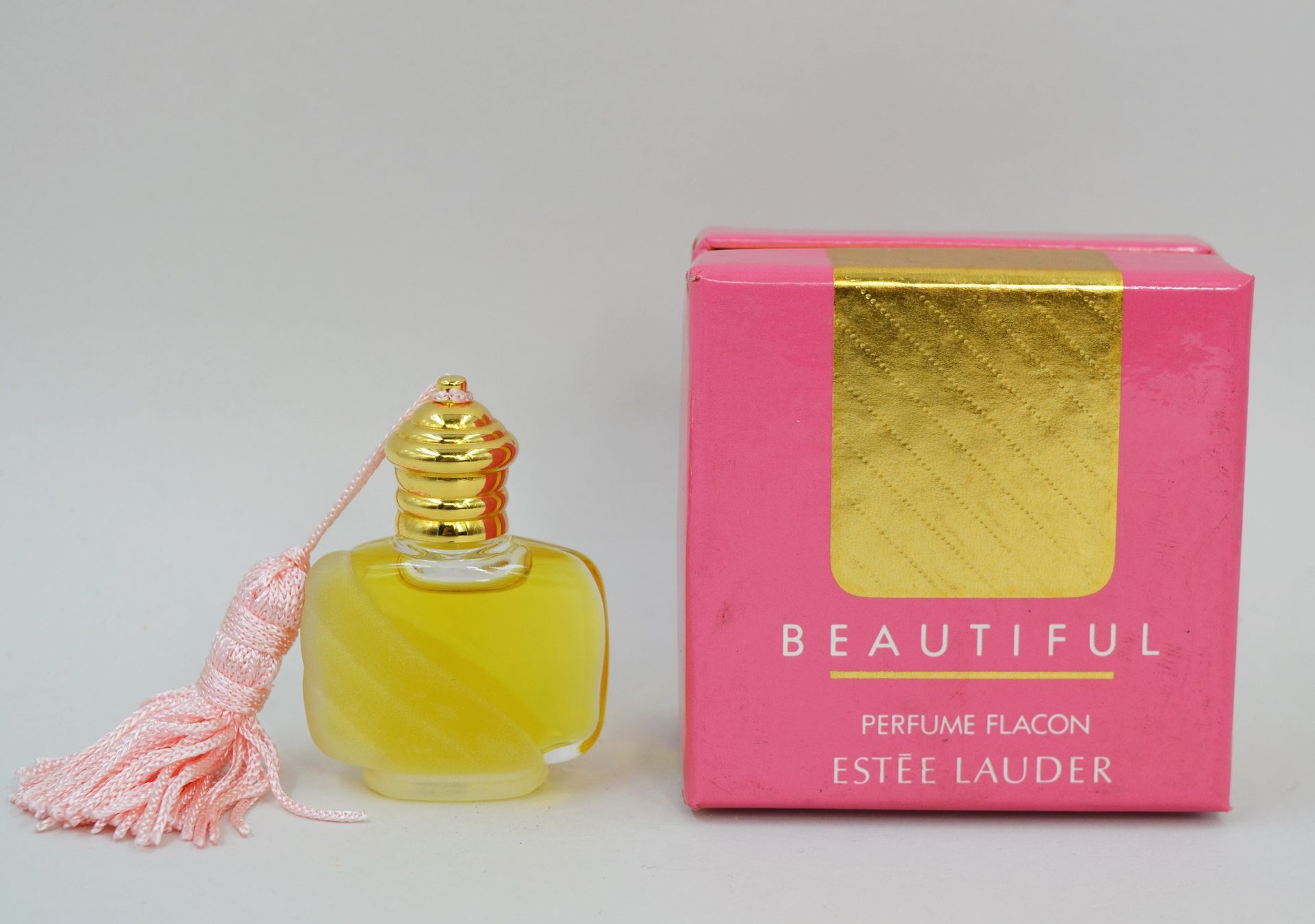 Null ESTEE LAUDER "Beautiful".

Glasflakon mit Extrait de Parfum, Inhalt 7,5ml m&hellip;