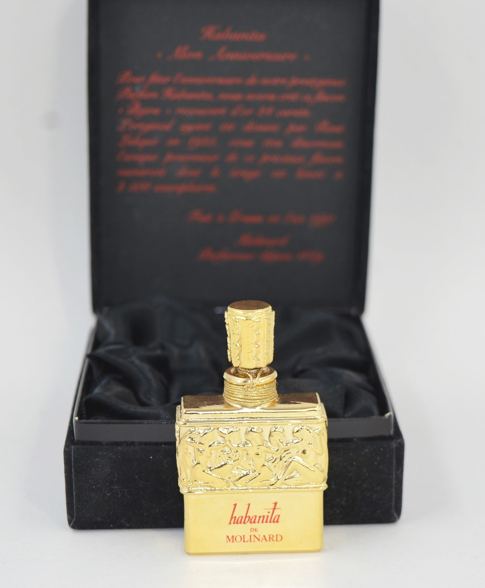 Null MOLINARD « Habanita »

Edition spéciale parfum bijou inspiré d’un dessin de&hellip;