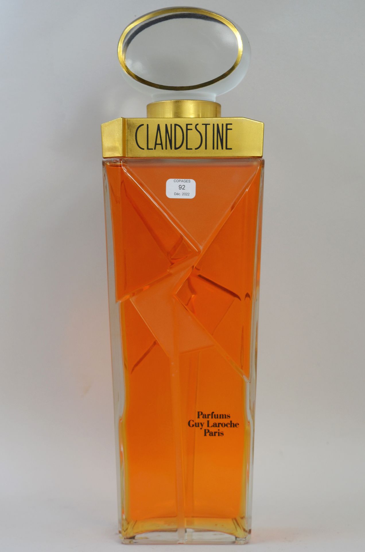 Null GUY LAROCHE « Clandestine »

Flacon factice de décoration en verre, titré s&hellip;