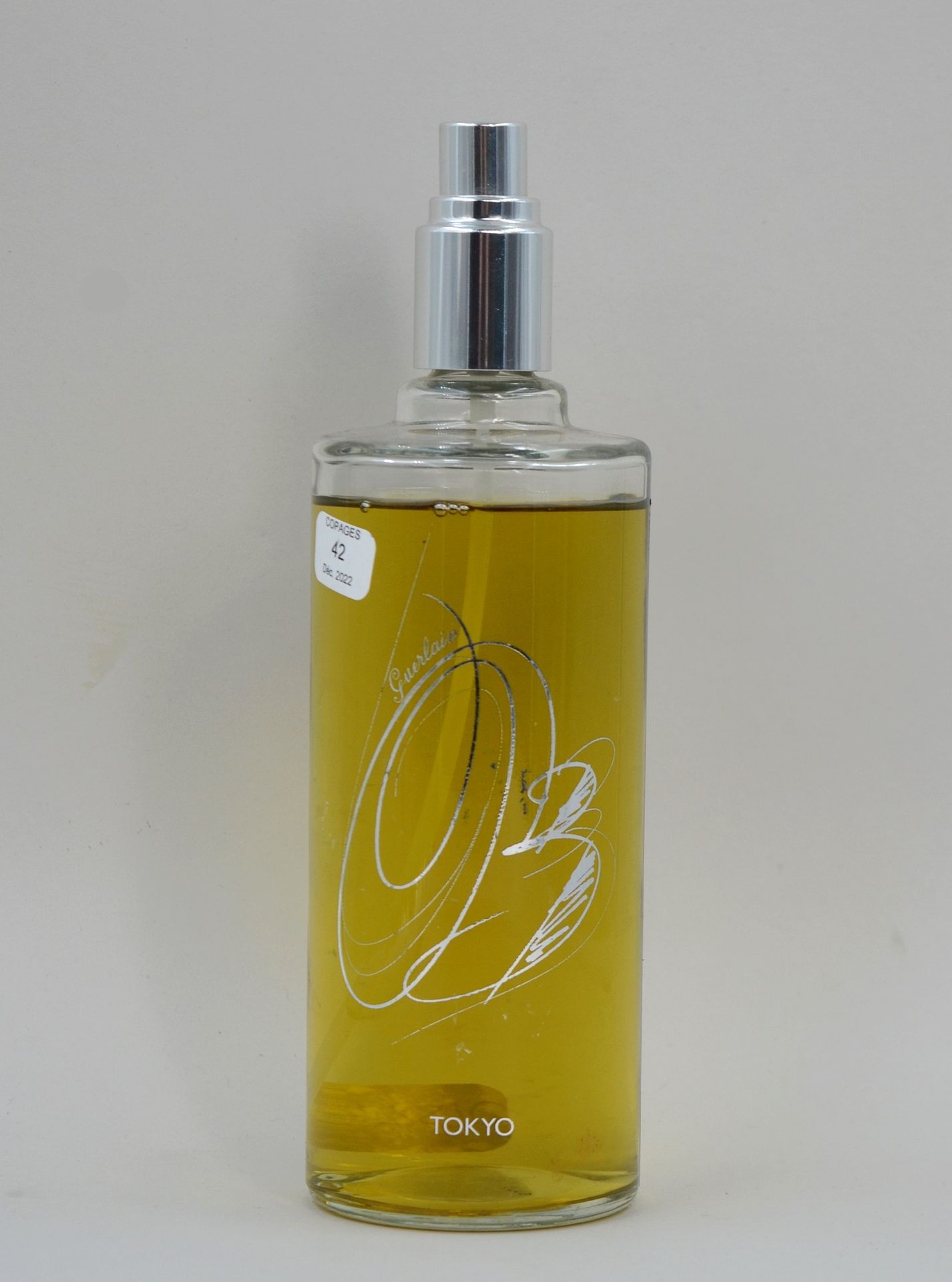 Null GUERLAIN "东京 "瓶

瓶子的形状，装饰和标题。限量系列在娇兰精品店独家销售。可补充的喷雾瓶，容量为245毫升。