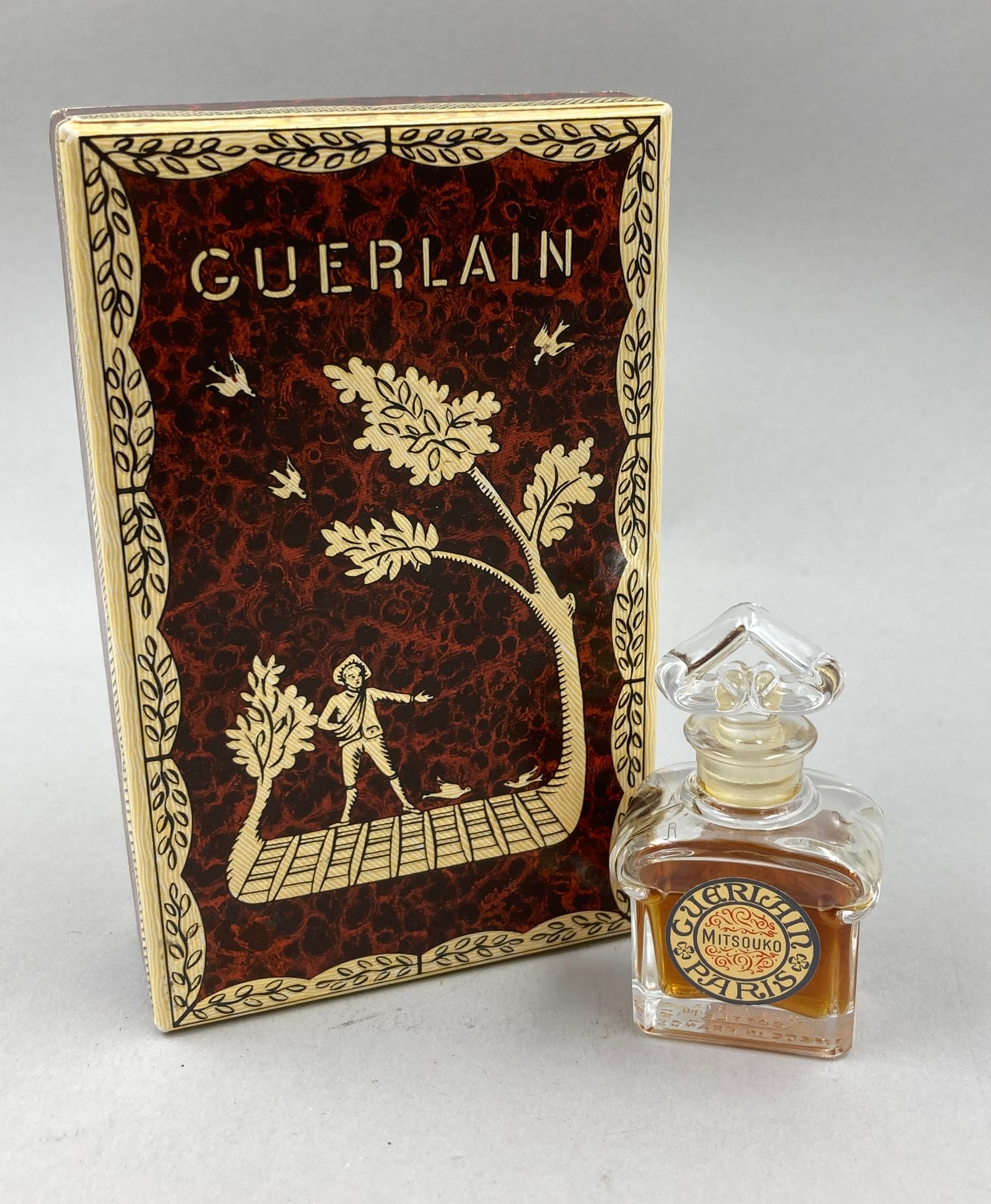 Null GUERLAIN "Mitsouko

Glass bottle 7,5 ml, shoulder with decoration of volute&hellip;