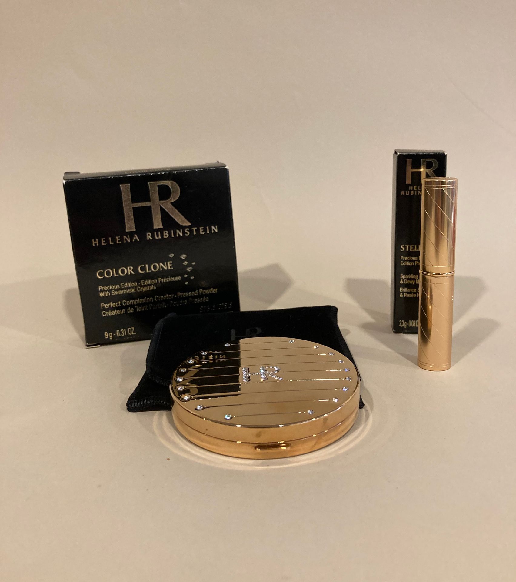 Null HELENA RUBINSTEIN

Precious edition including a compact powder compact with&hellip;